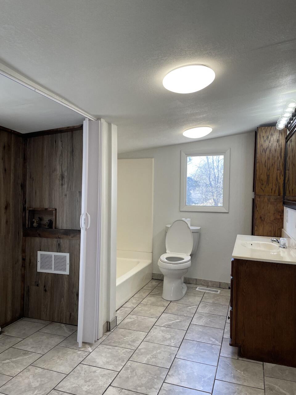 435 East 2nd Street Property Photo 24