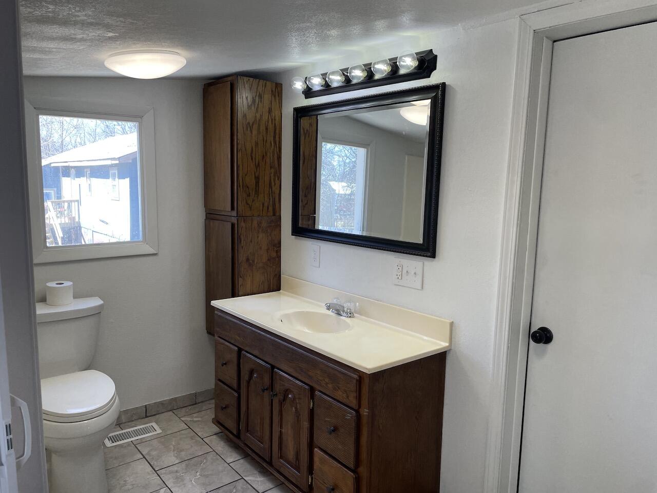 435 East 2nd Street Property Photo 28