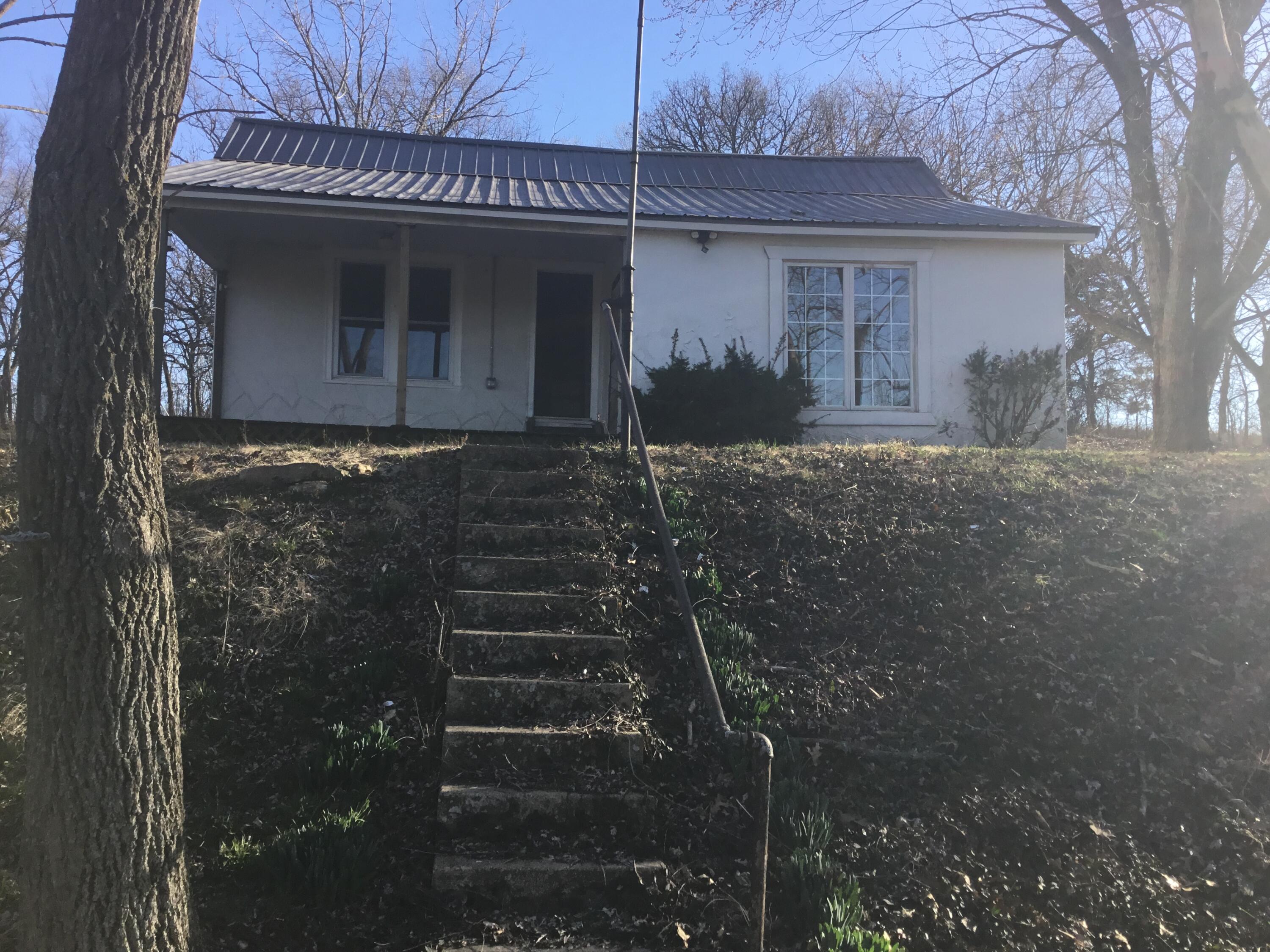 498 W South Street Property Photo 1