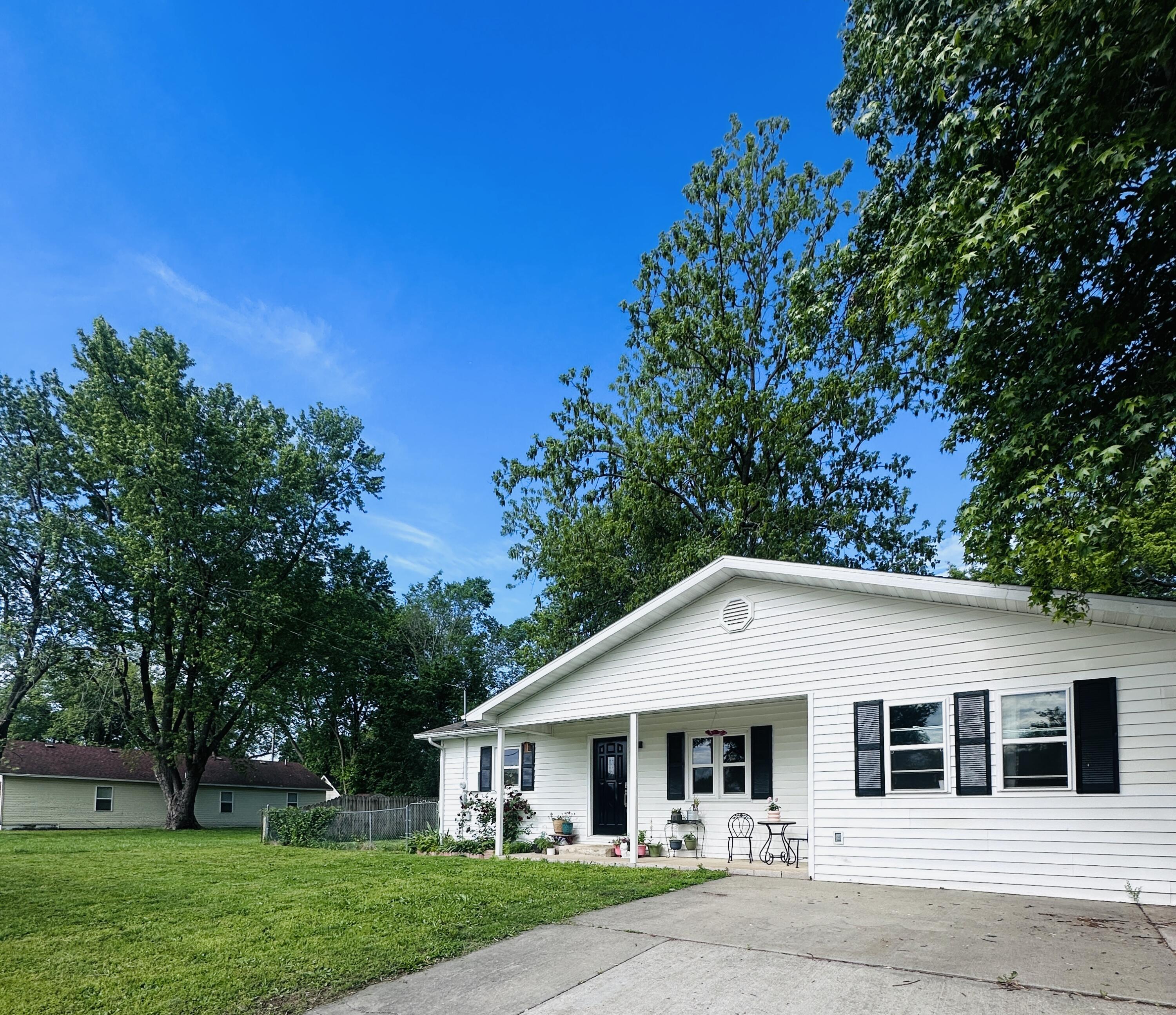 211 North Rechow Property Photo 4