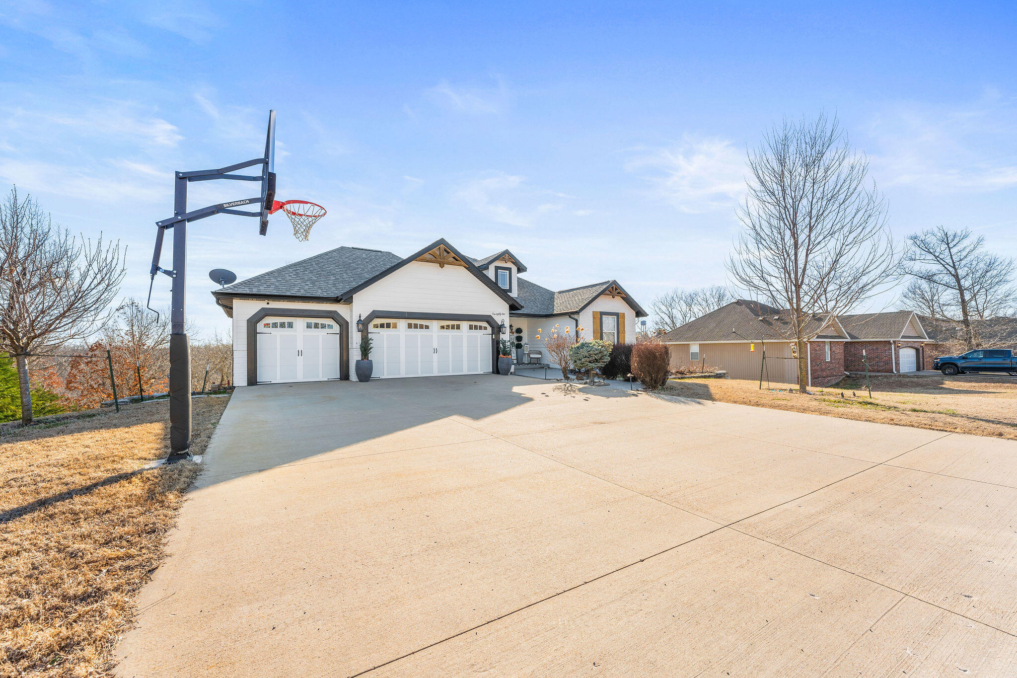 282 Southview Drive Property Photo 2