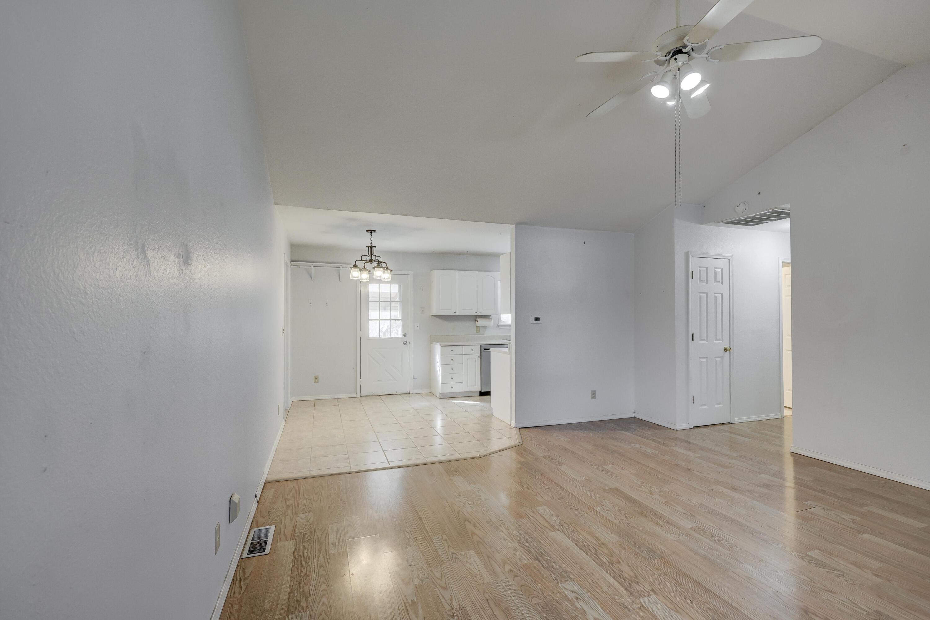 2218 West 17th Street Property Photo 5