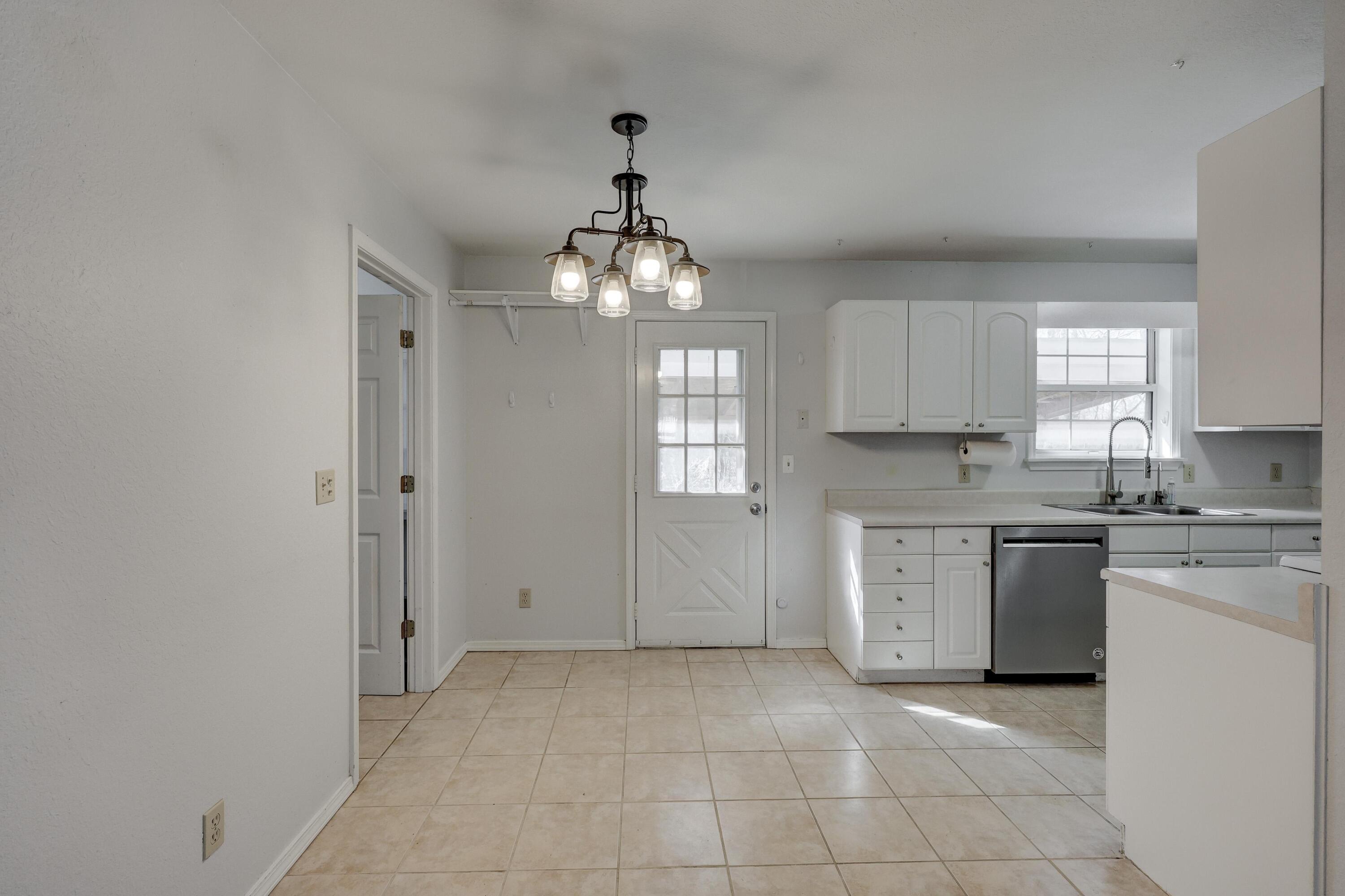 2218 West 17th Street Property Photo 8