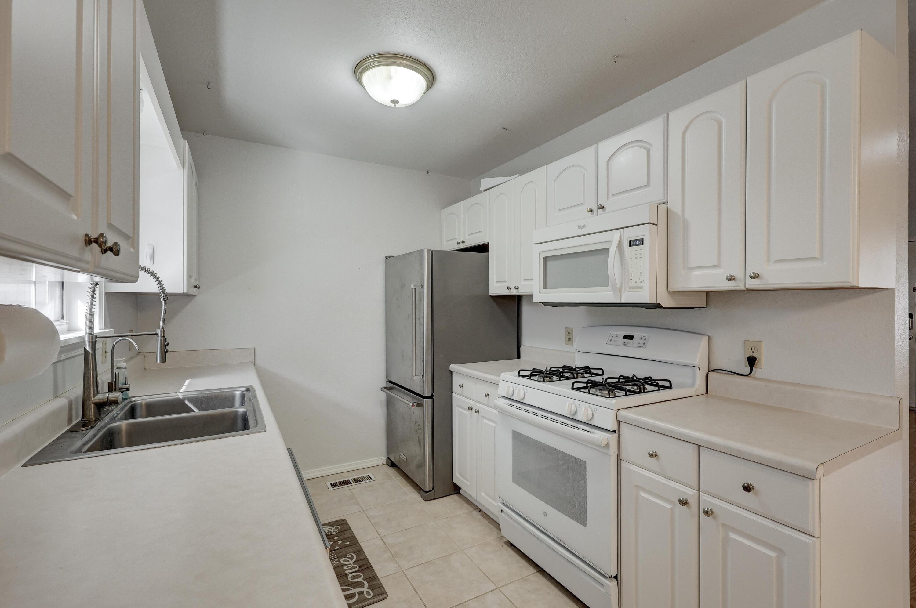 2218 West 17th Street Property Photo 11