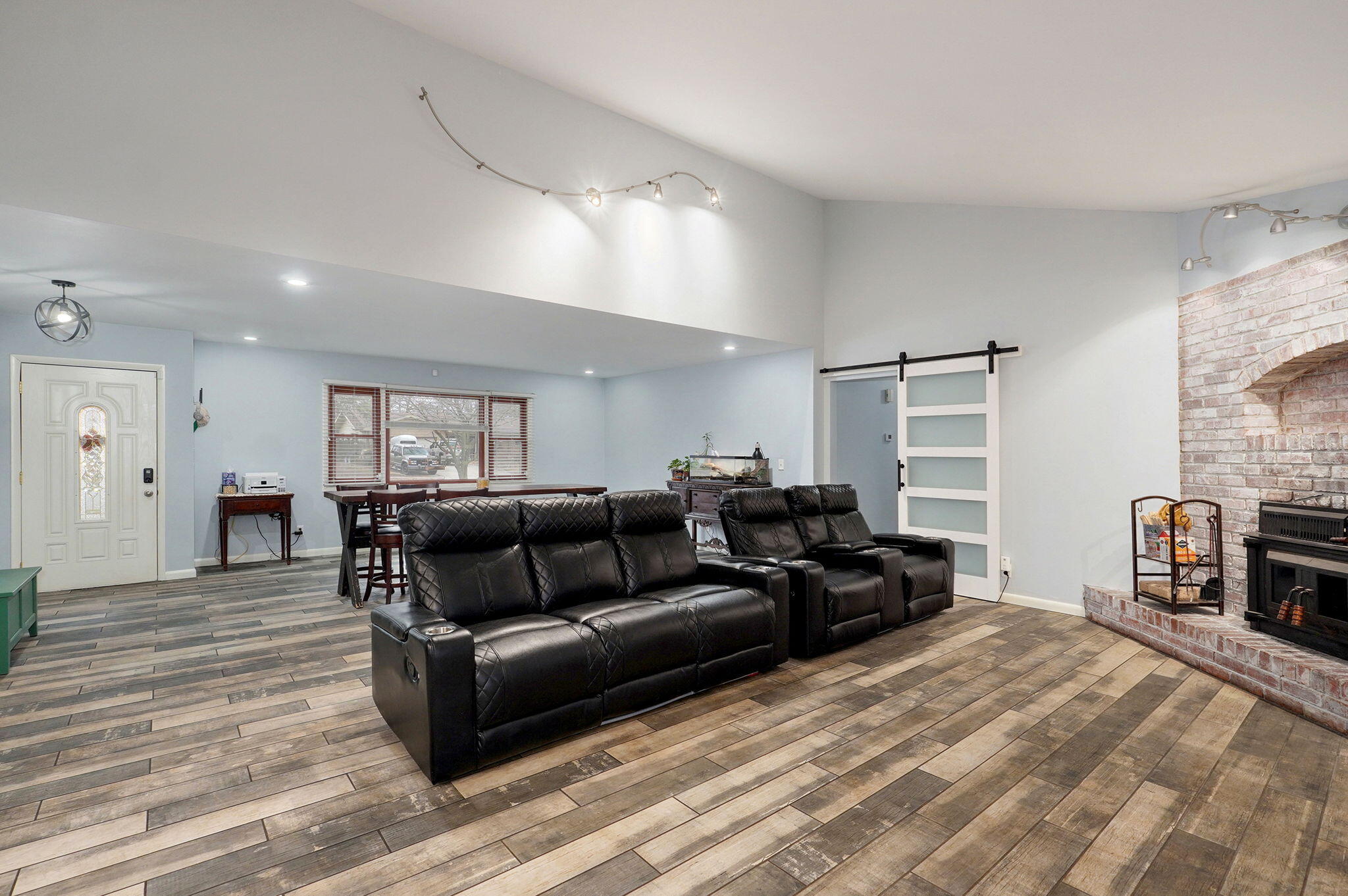 4059 South Broadway Avenue Property Photo 11