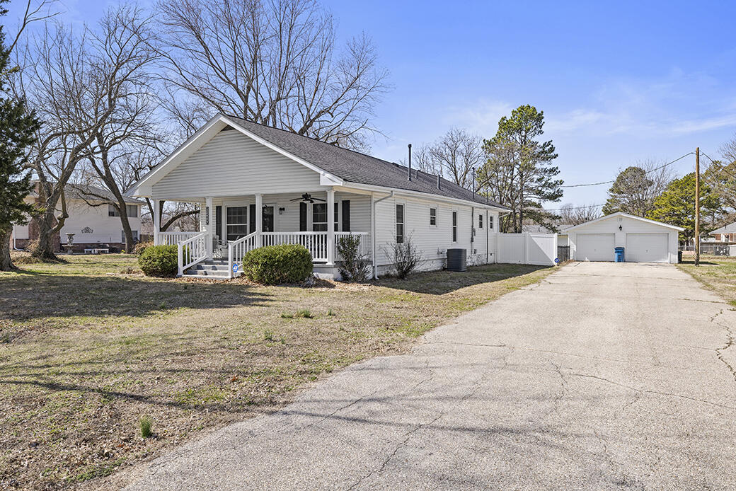 2404 Mina Avenue Property Photo 2