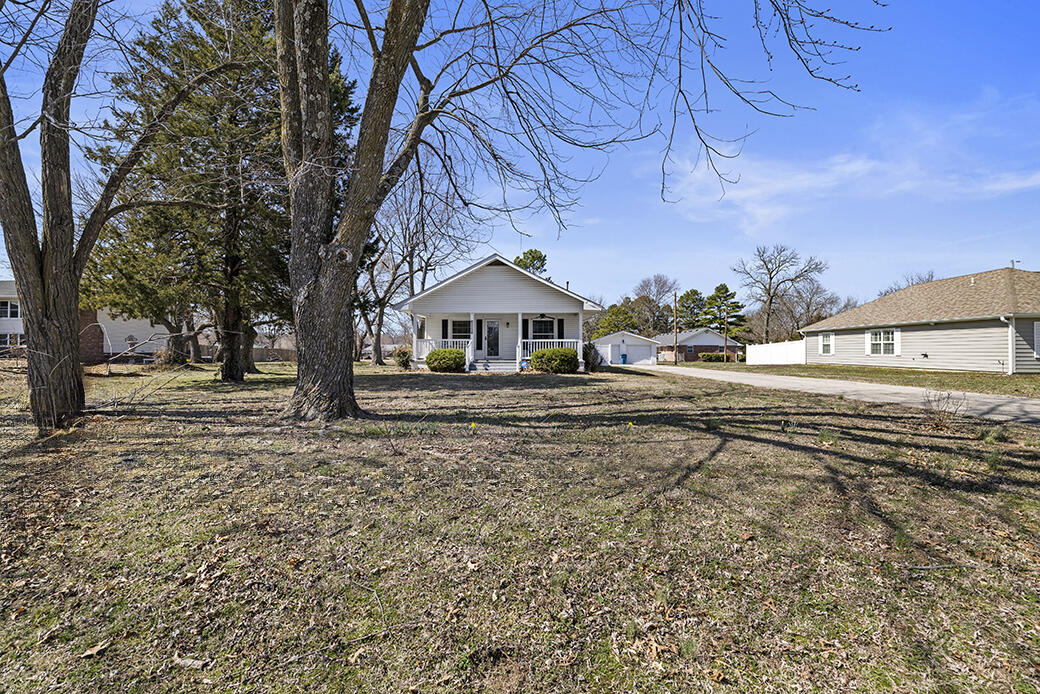 2404 Mina Avenue Property Photo 3