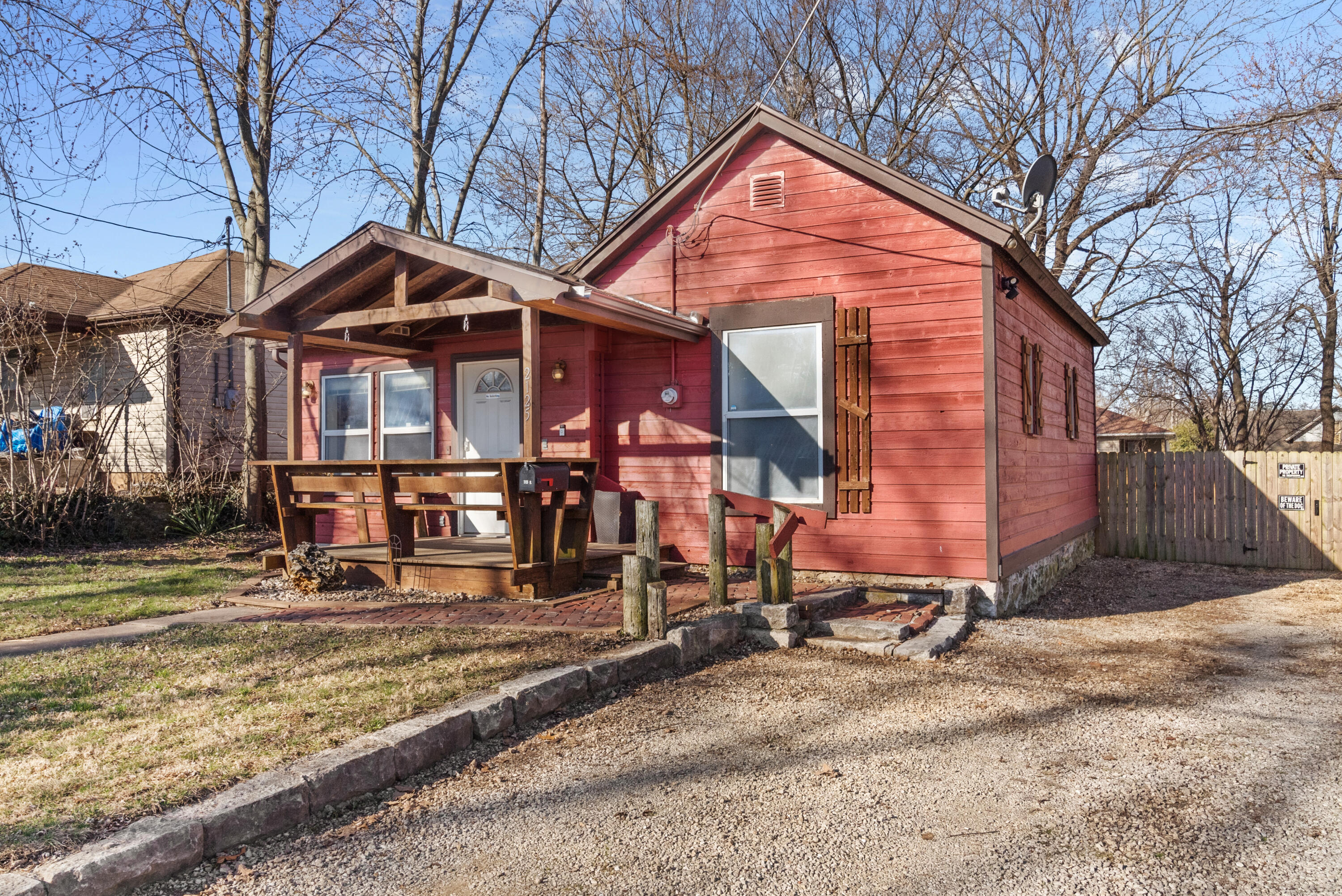 2125 North Travis Avenue Property Photo