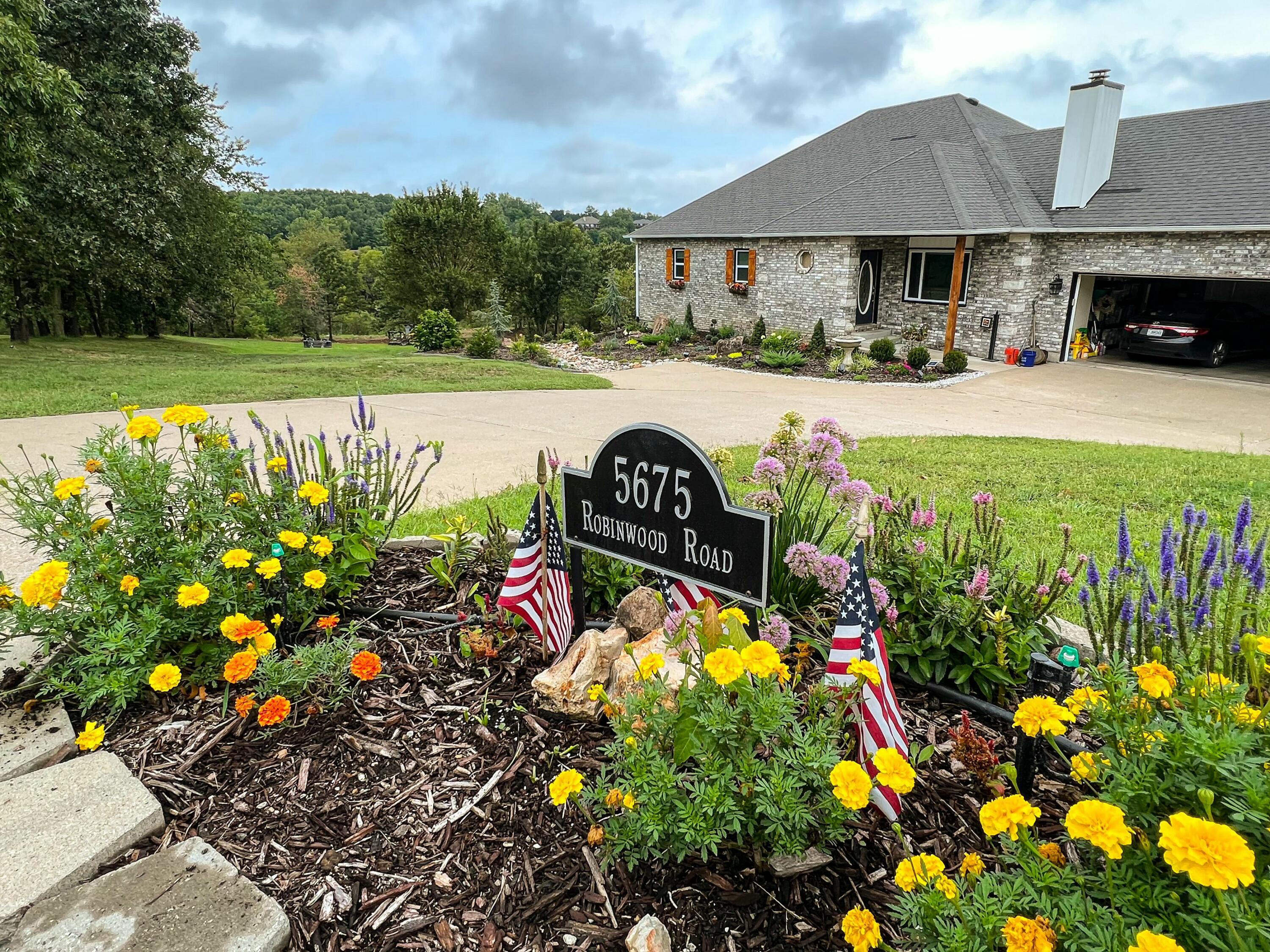 5675 Robinwood Circle Property Photo