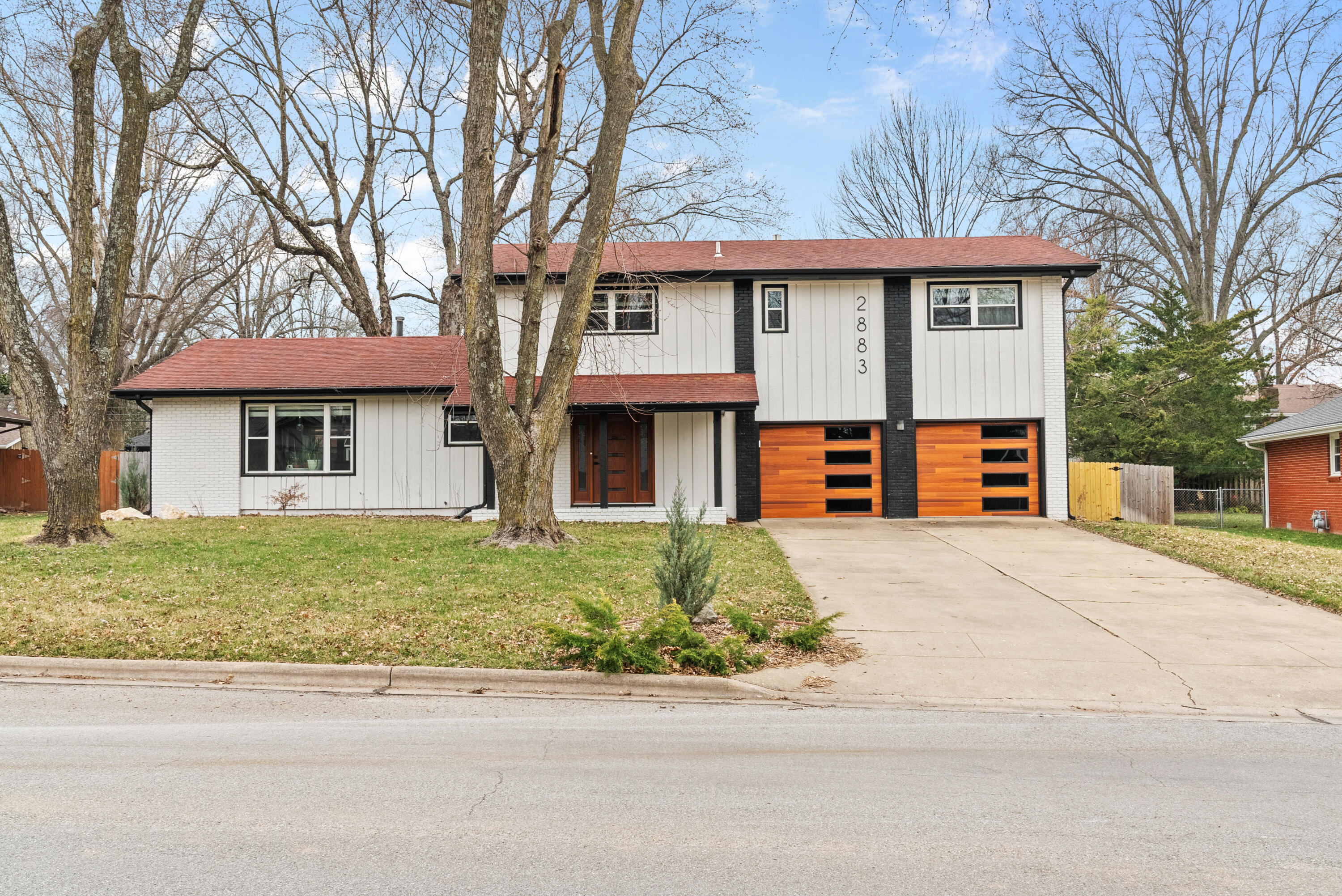 2883 South Rochelle Avenue Property Photo