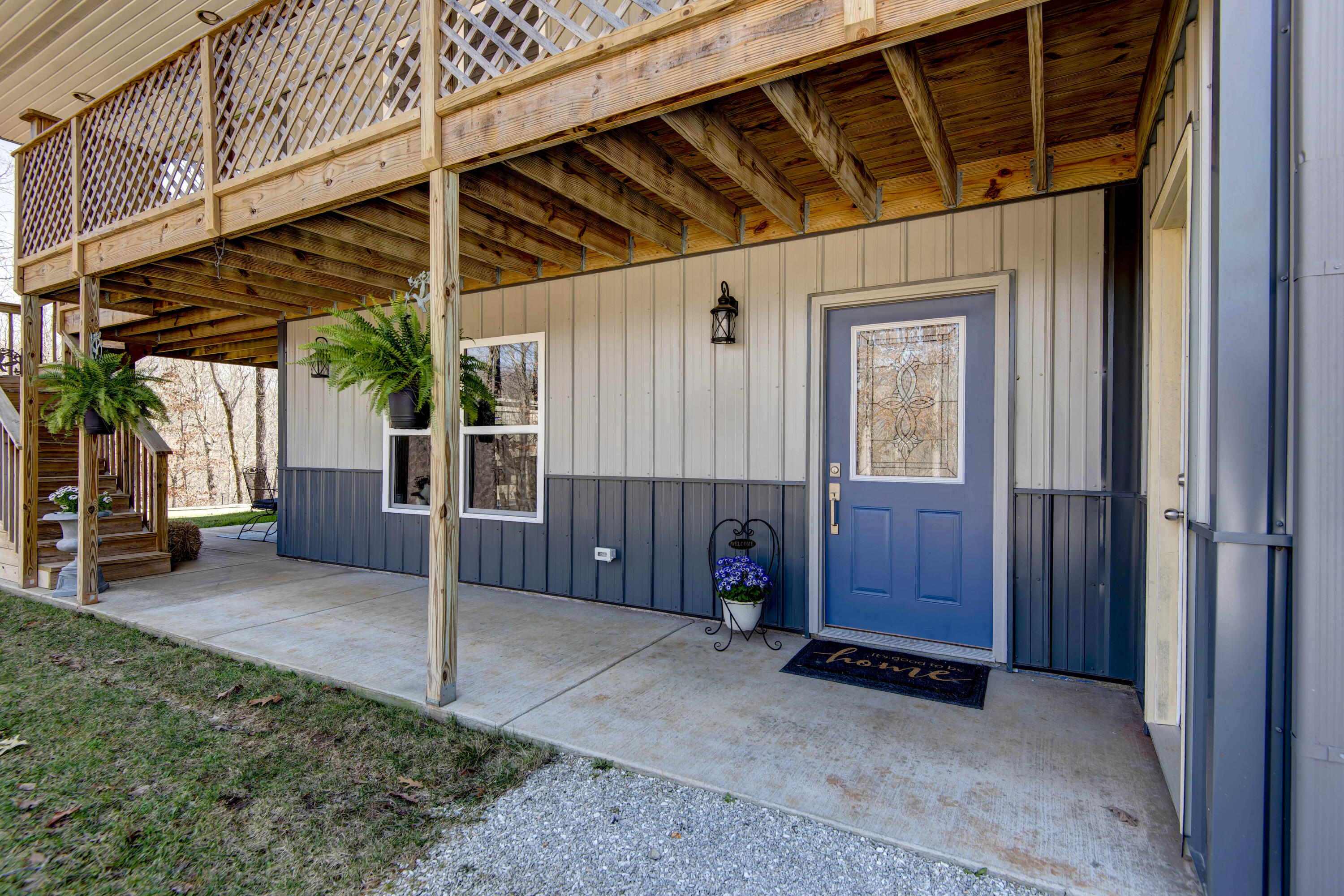 1384 Hummingbird Road Property Photo 2