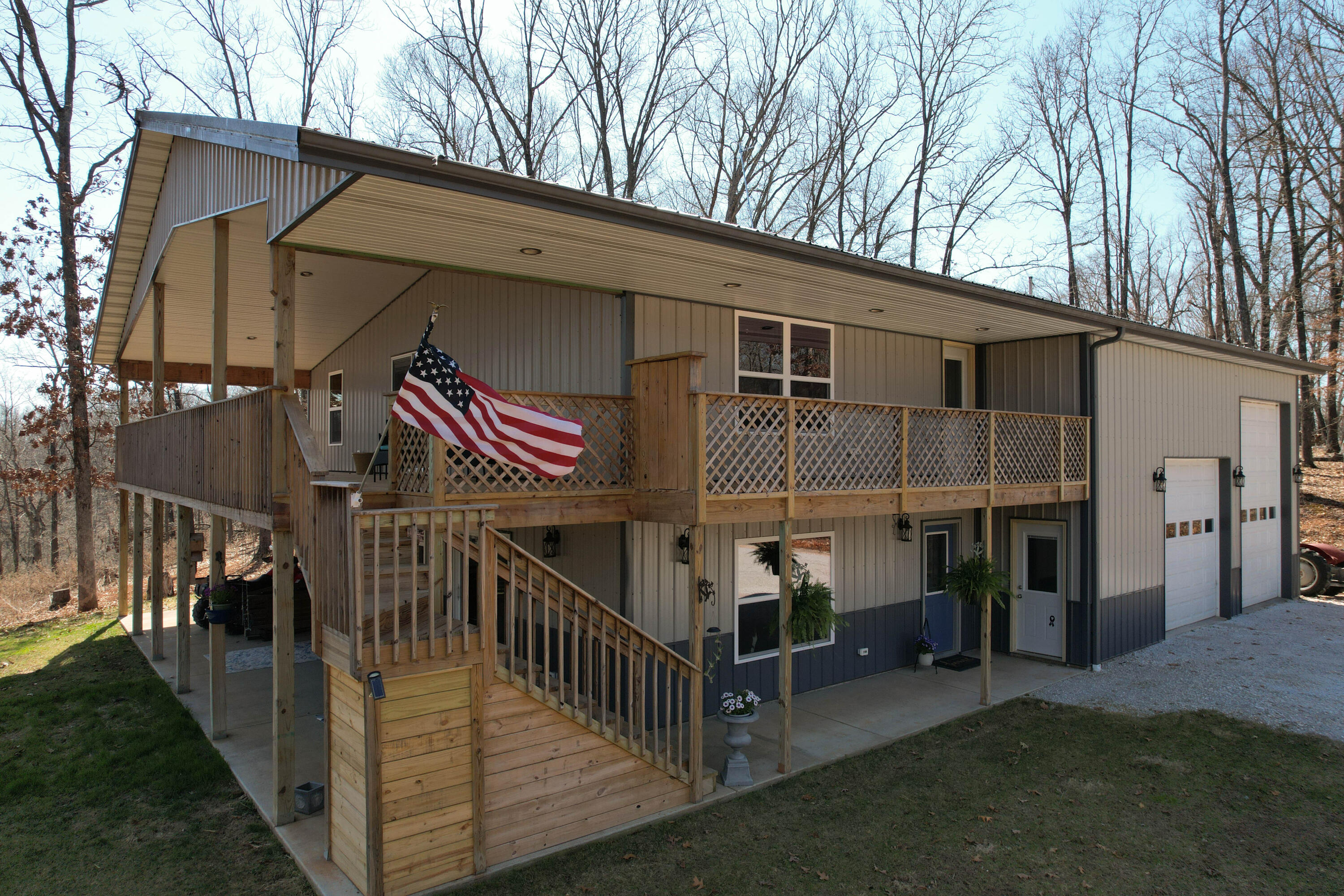 1384 Hummingbird Road Property Photo 3