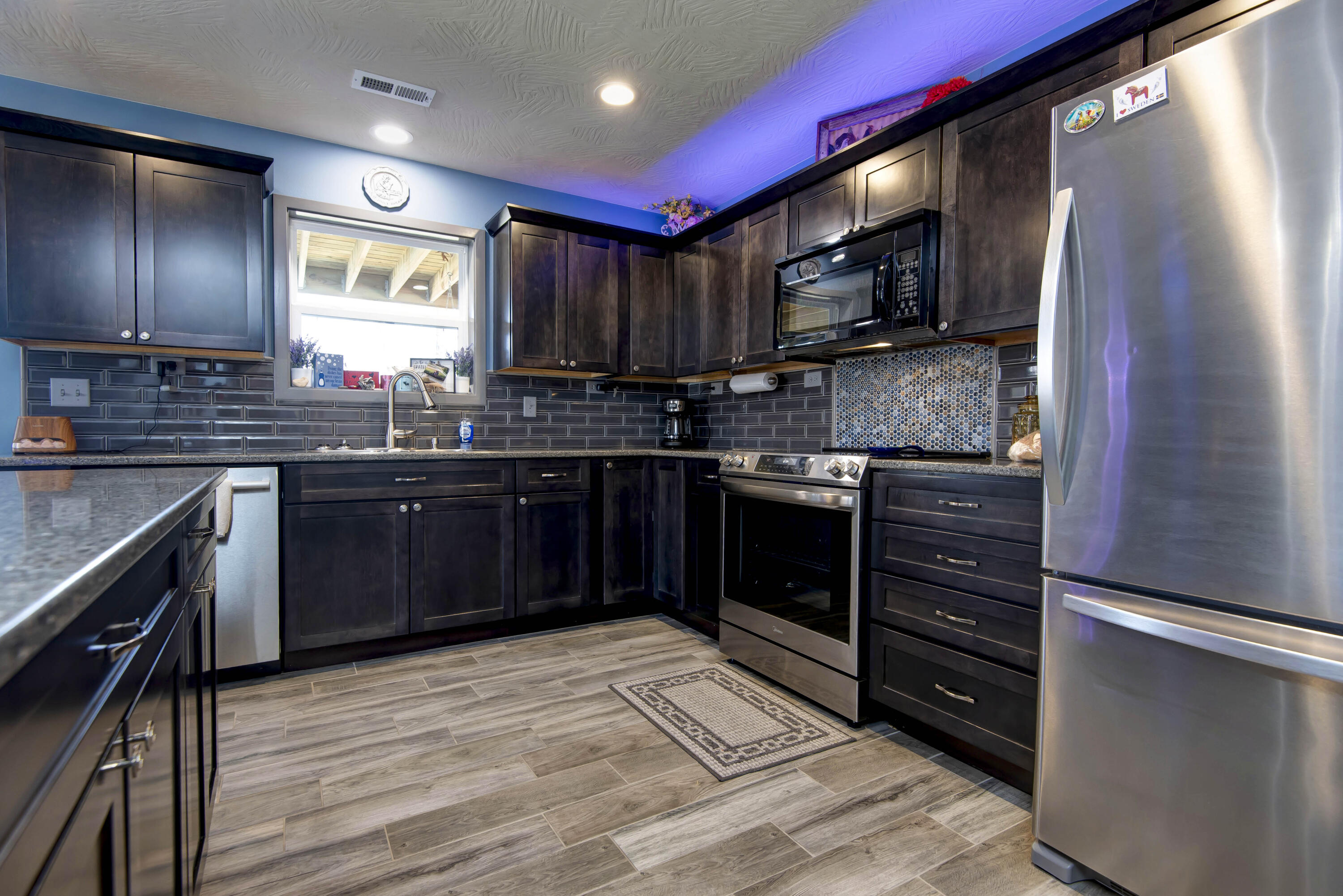 1384 Hummingbird Road Property Photo 4