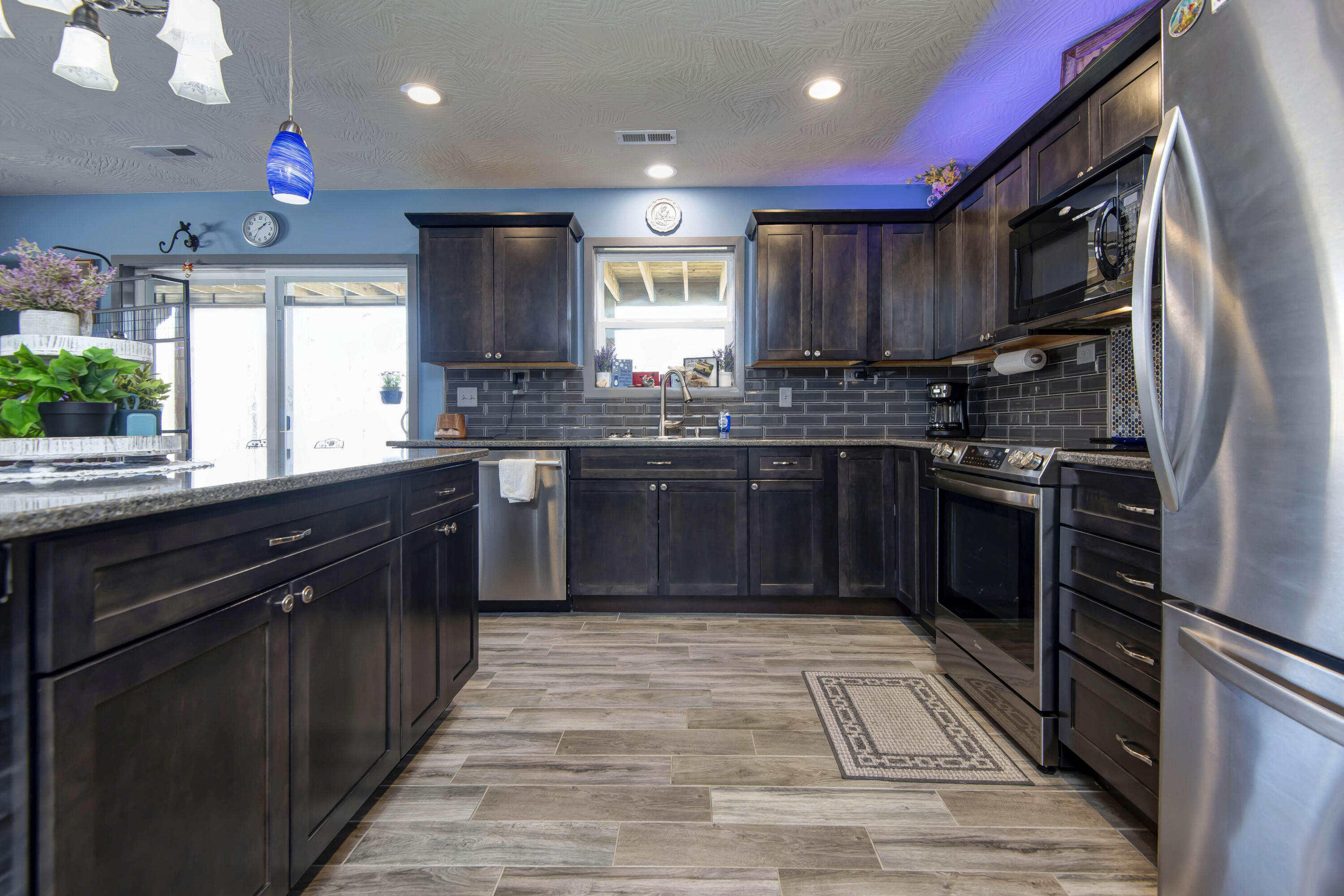 1384 Hummingbird Road Property Photo 5