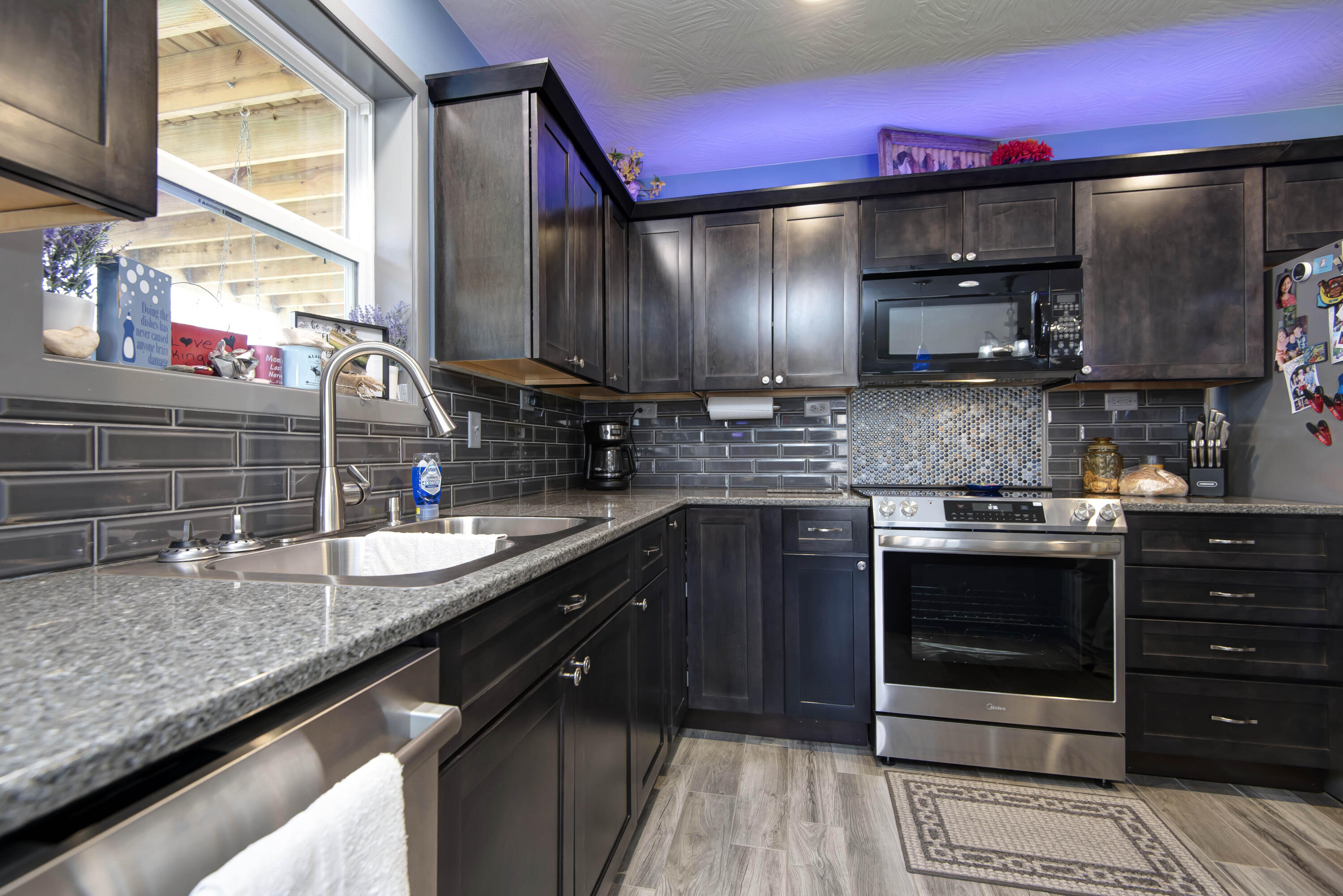 1384 Hummingbird Road Property Photo 8