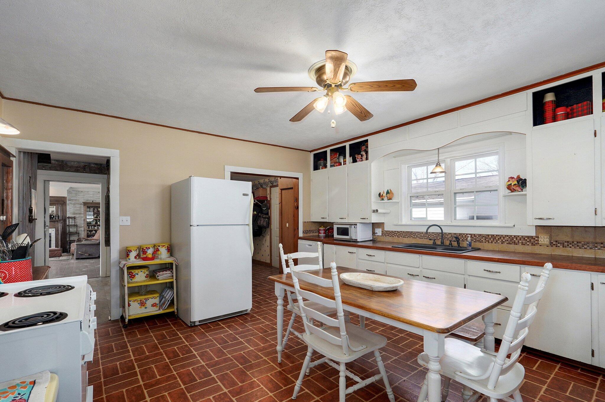 13461 Lawrence 1090 Property Photo 2