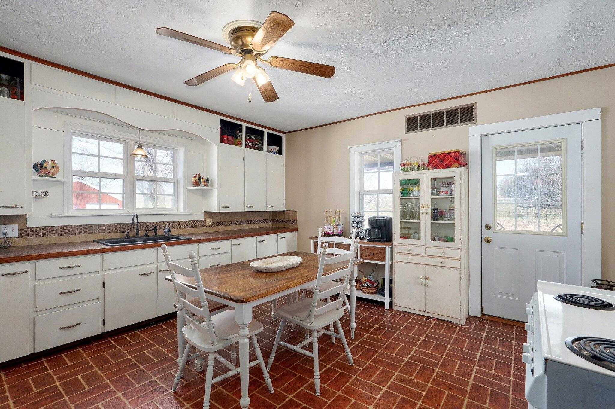 13461 Lawrence 1090 Property Photo 3