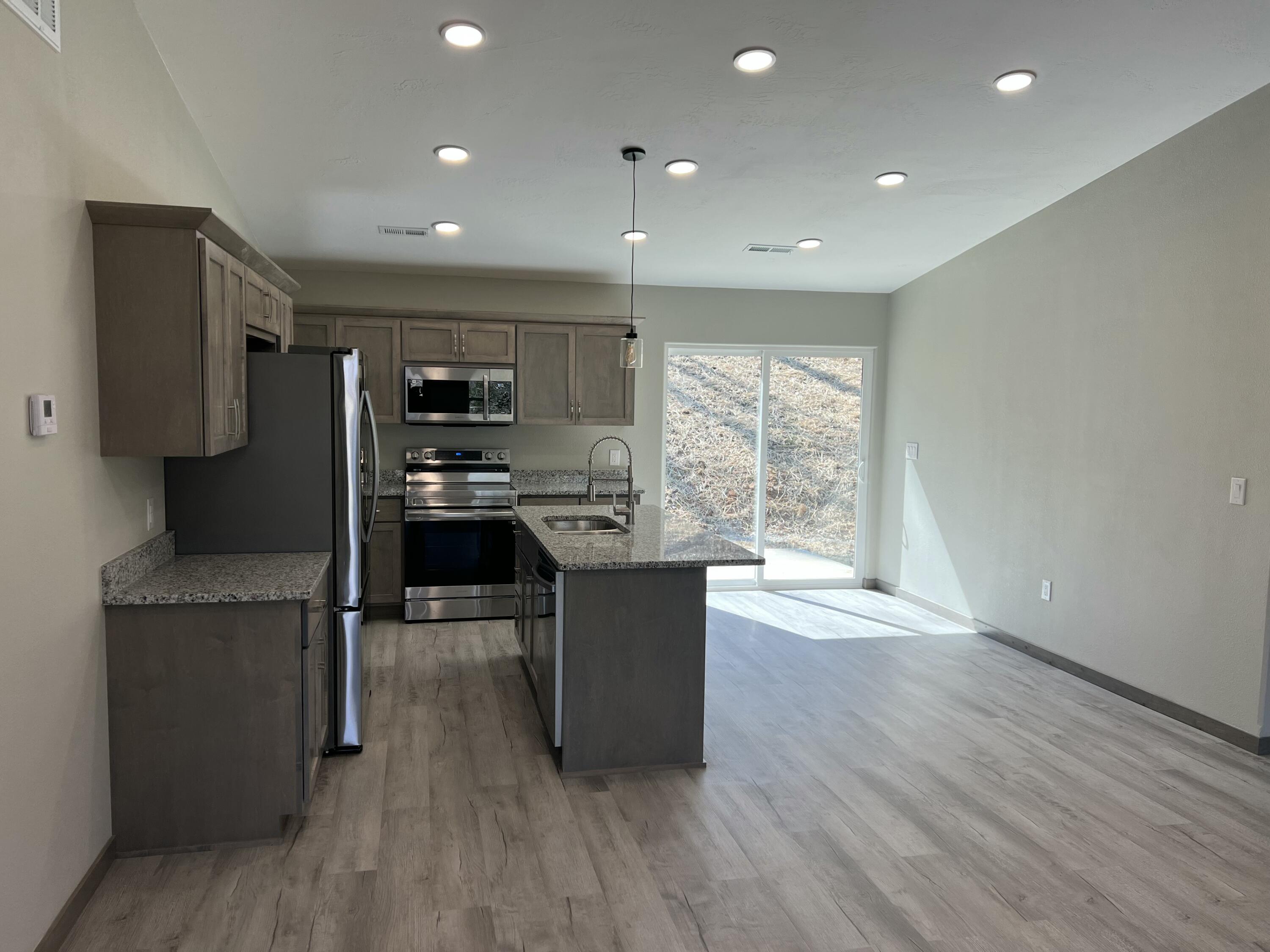 000 West 14 Highway Property Photo 12