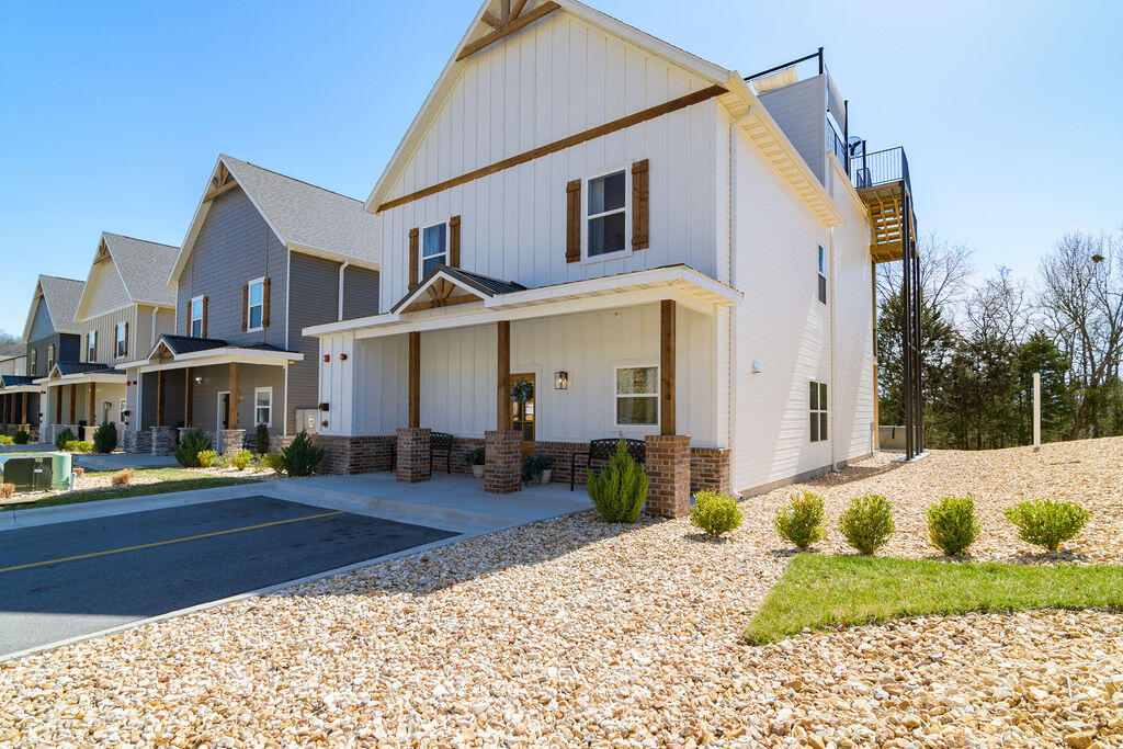 365 Majestic Drive Property Photo 12