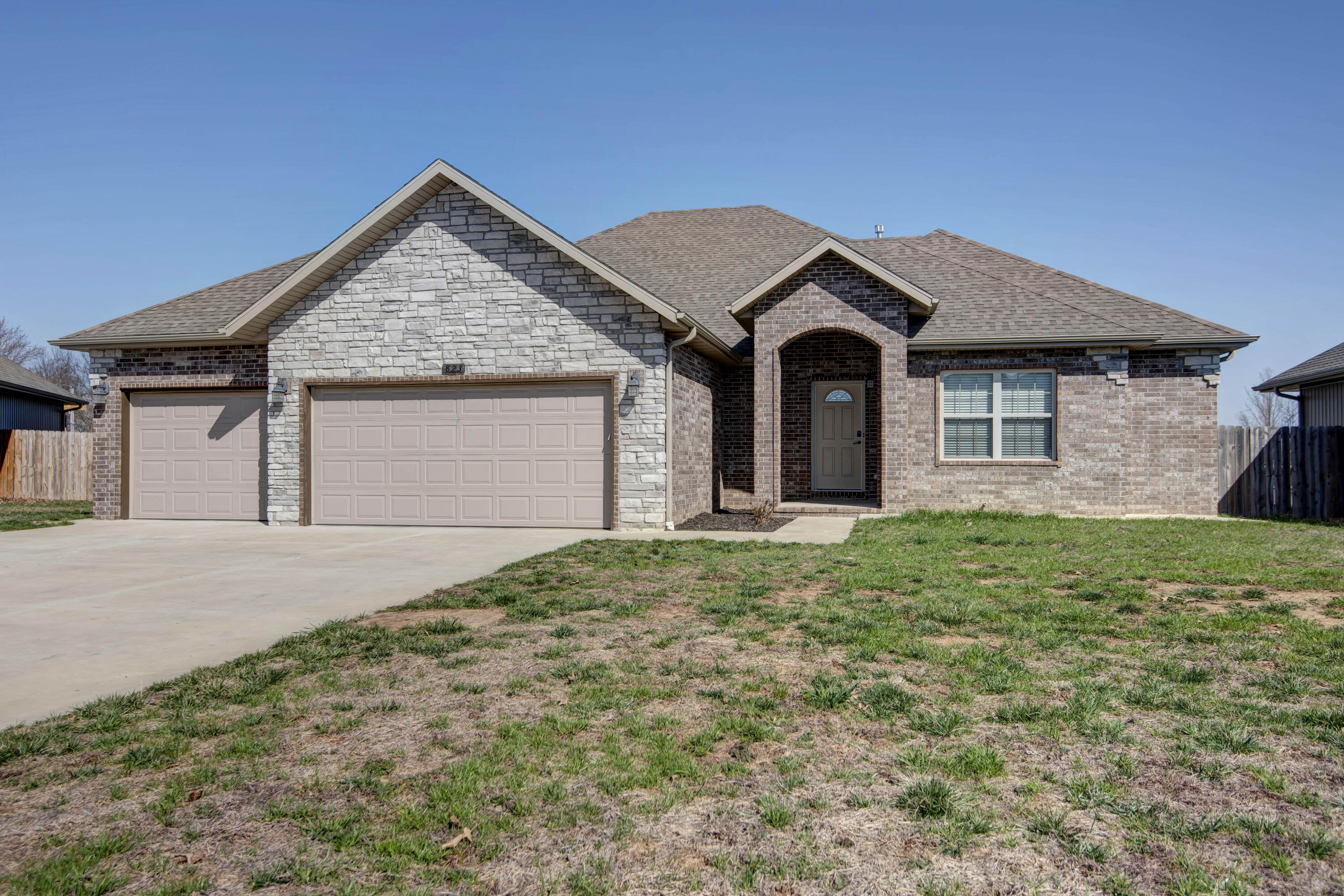 823 East Baracuda Drive Property Photo