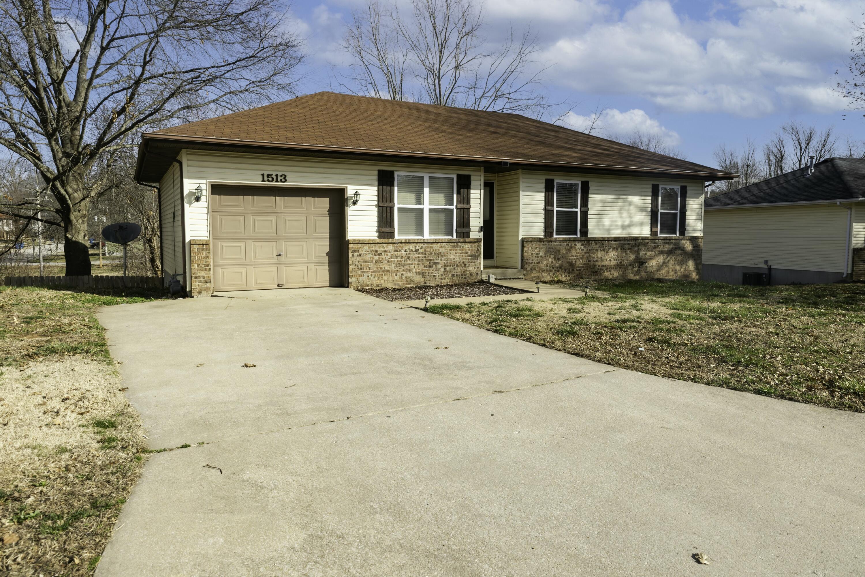 1513 West Meadow Avenue Property Photo