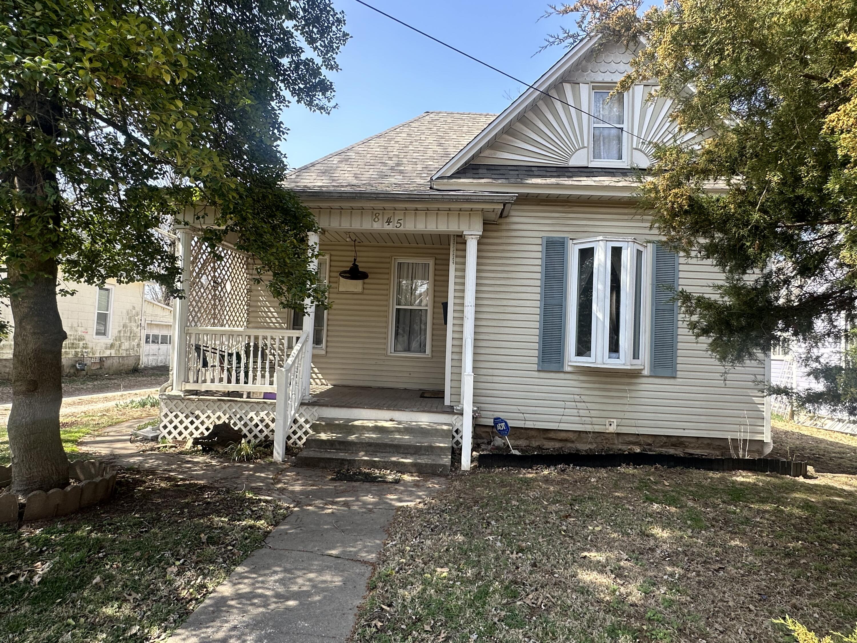 845 South Missouri Avenue Property Photo