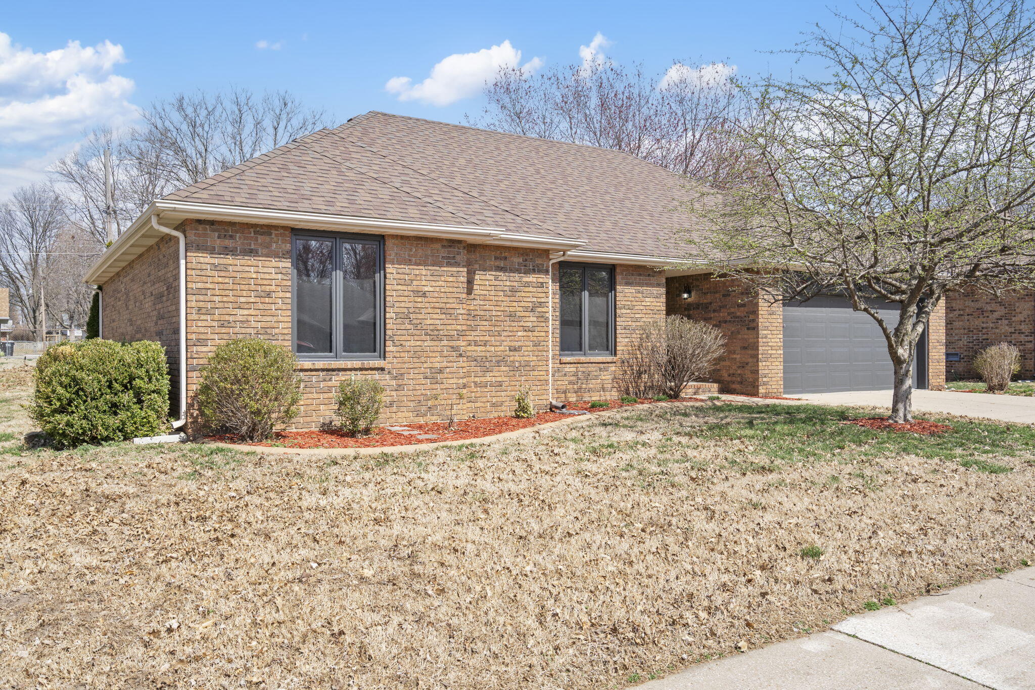 1039 West Maplewood Street Property Photo 2