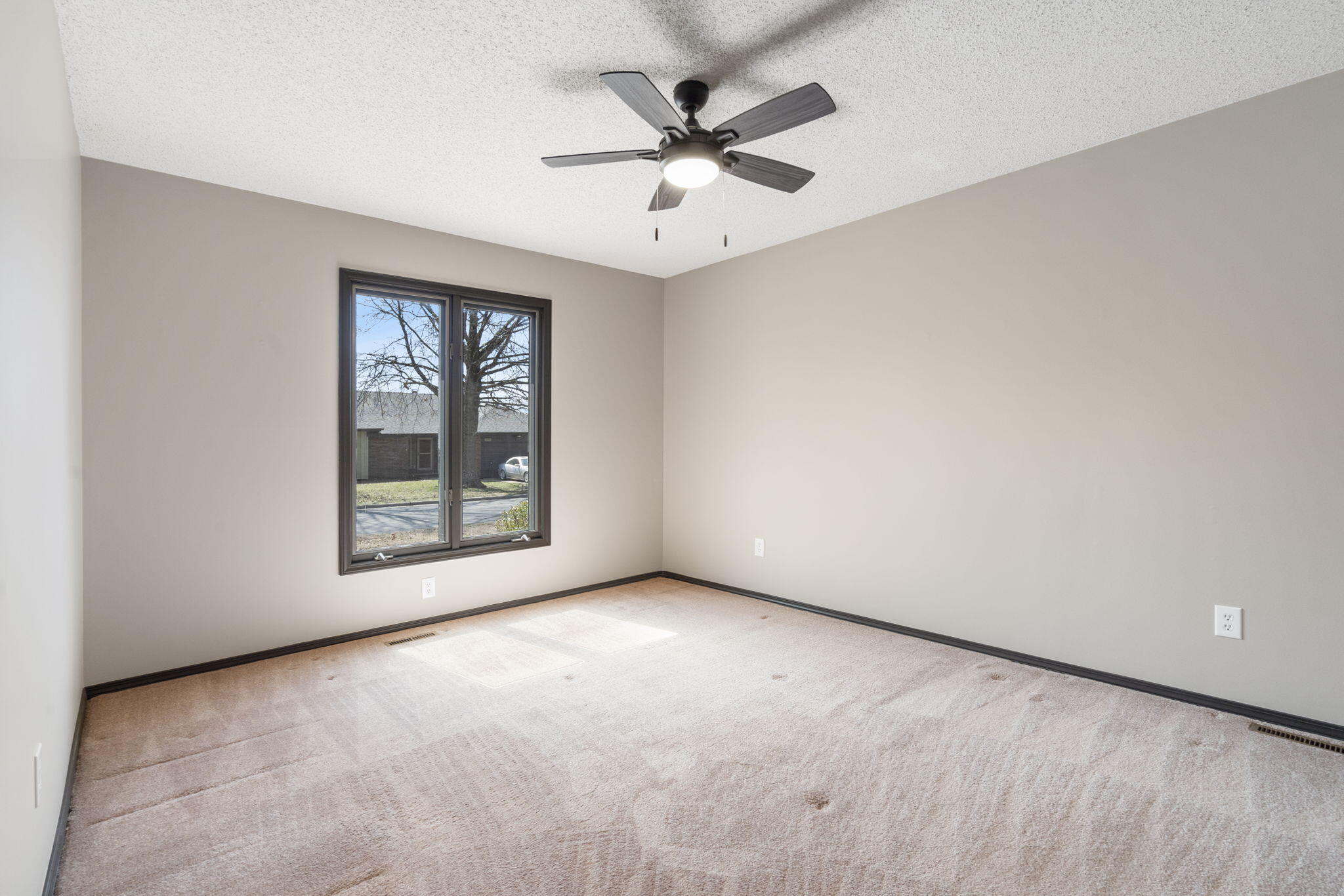 1039 West Maplewood Street Property Photo 14