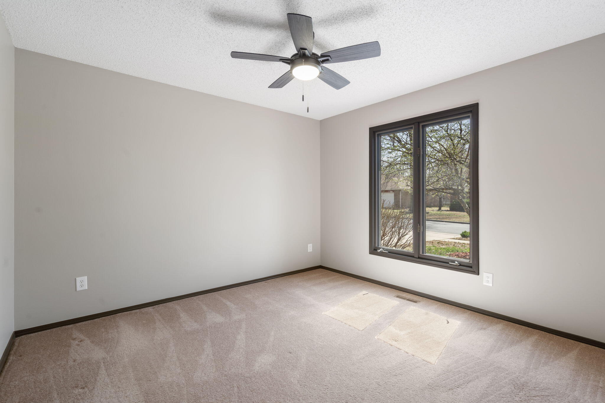 1039 West Maplewood Street Property Photo 16