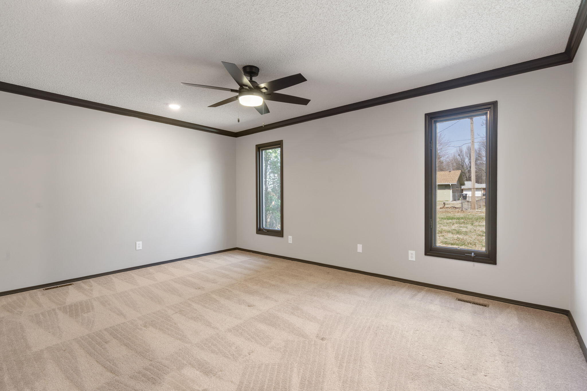 1039 West Maplewood Street Property Photo 17