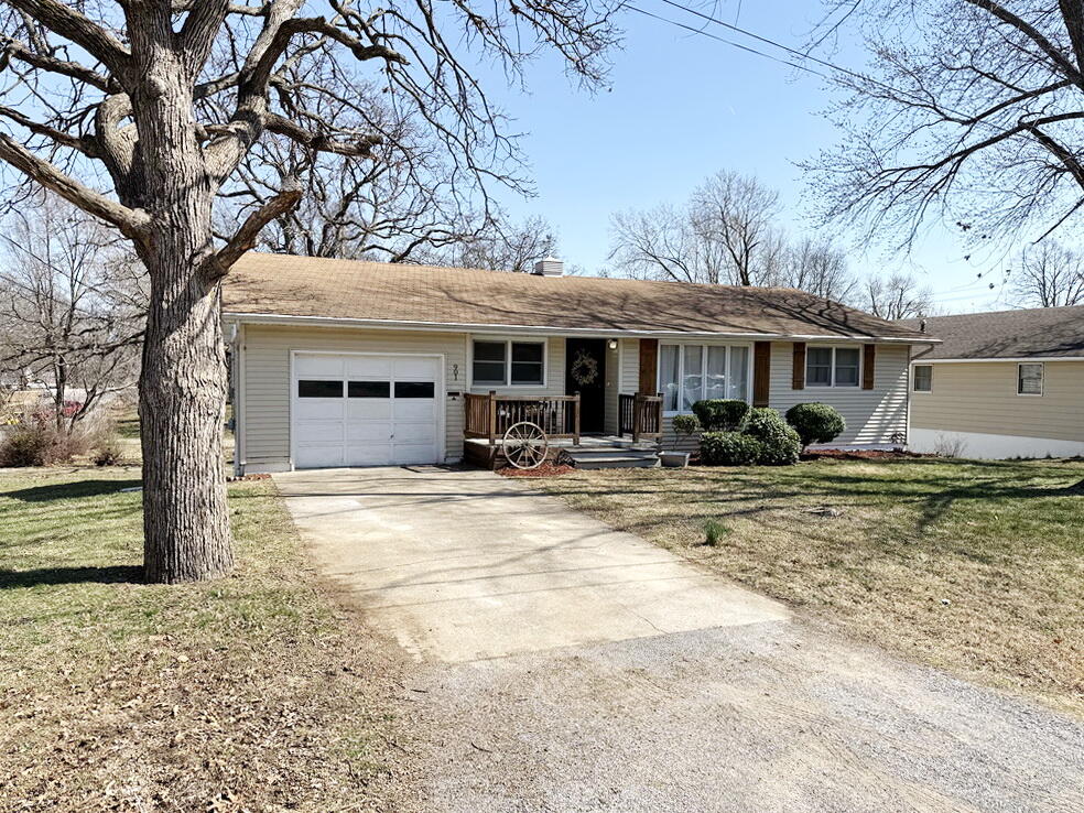 901 South Cedar Street Property Photo 2