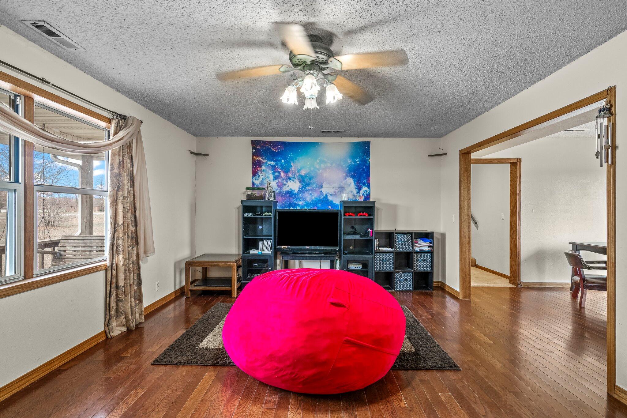 2379 Farm Road 1090 Property Photo 7