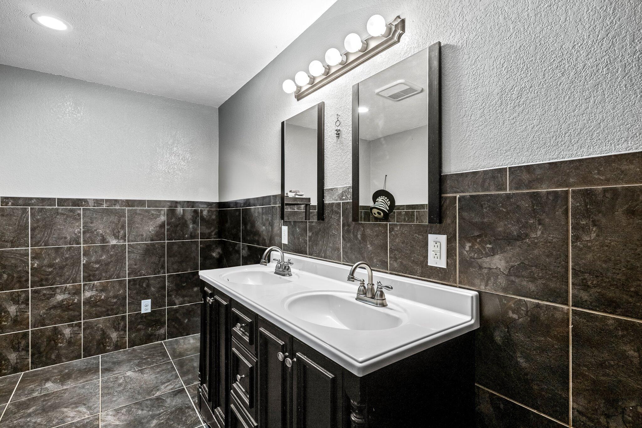 2379 Farm Road 1090 Property Photo 17