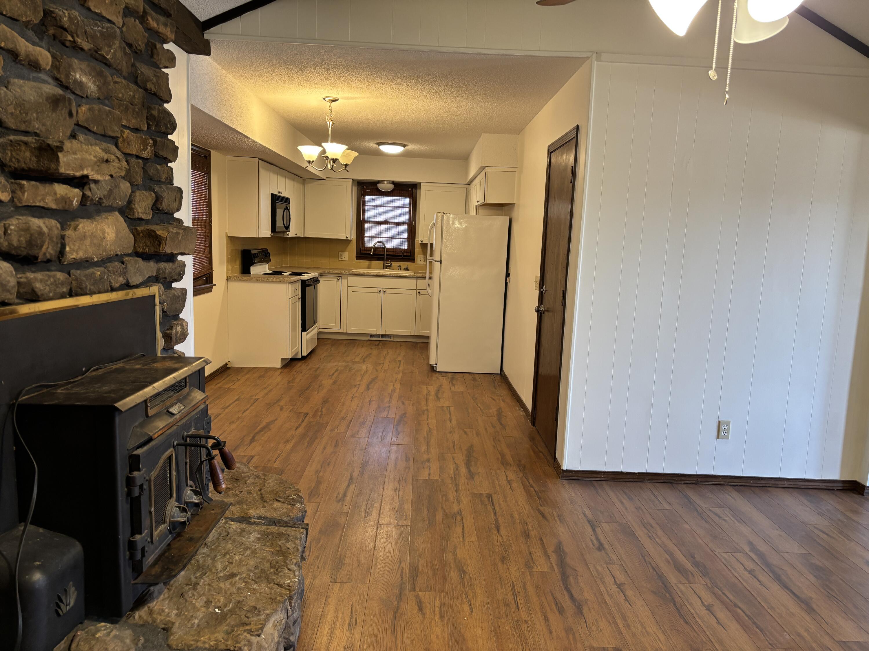 4951 South James Avenue Property Photo 7
