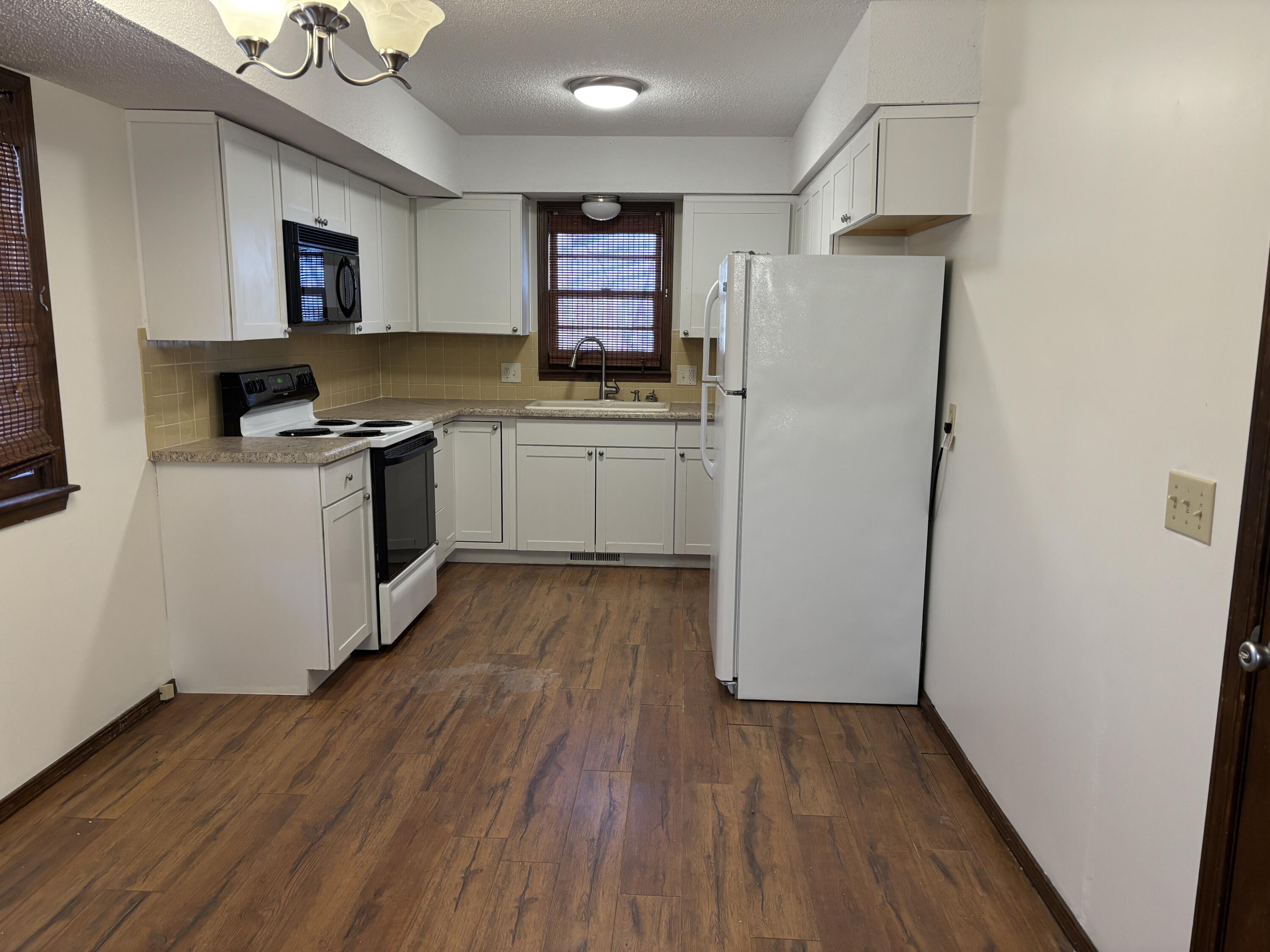 4951 South James Avenue Property Photo 8