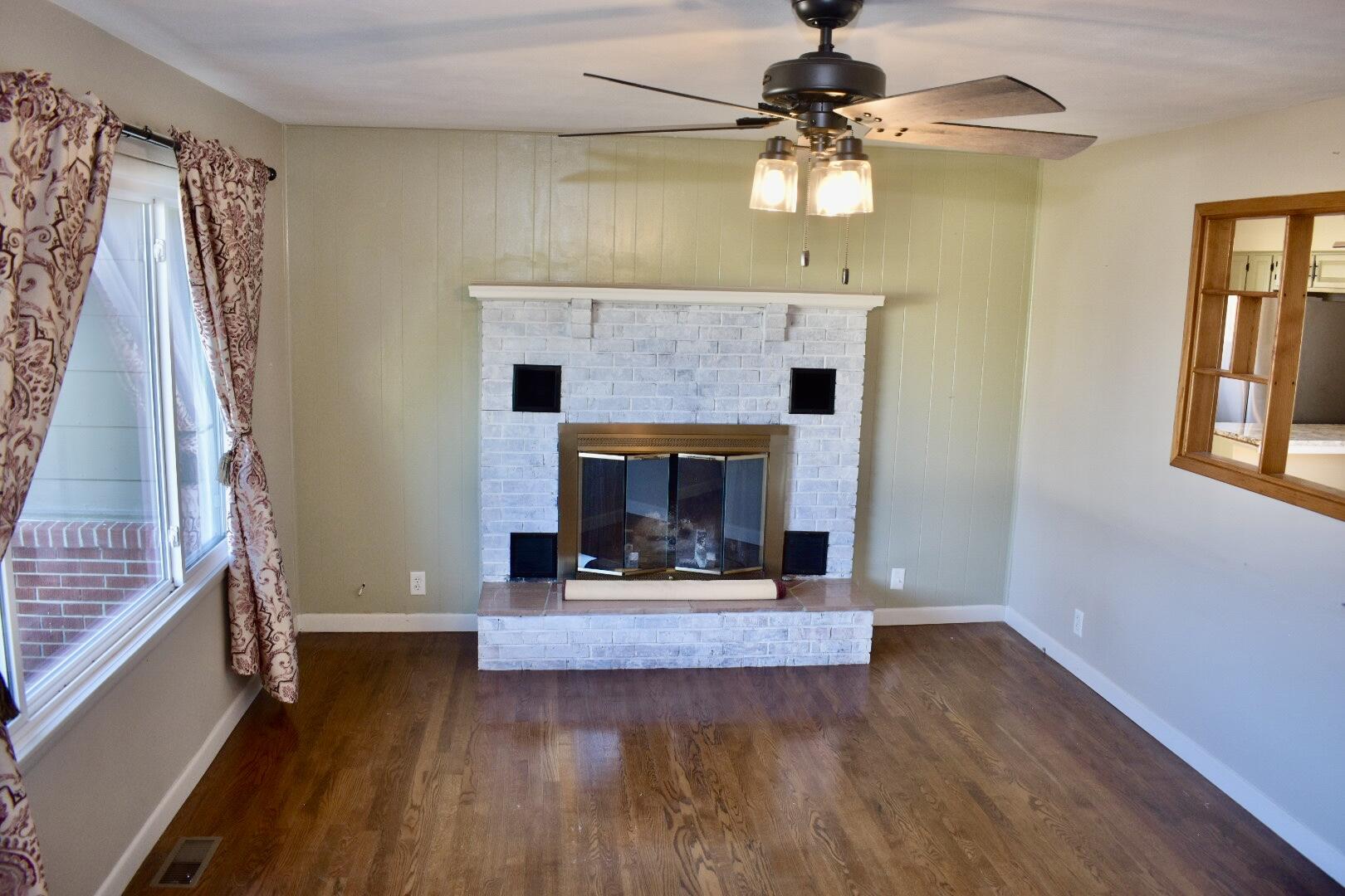 526 North Russell Avenue Property Photo 3
