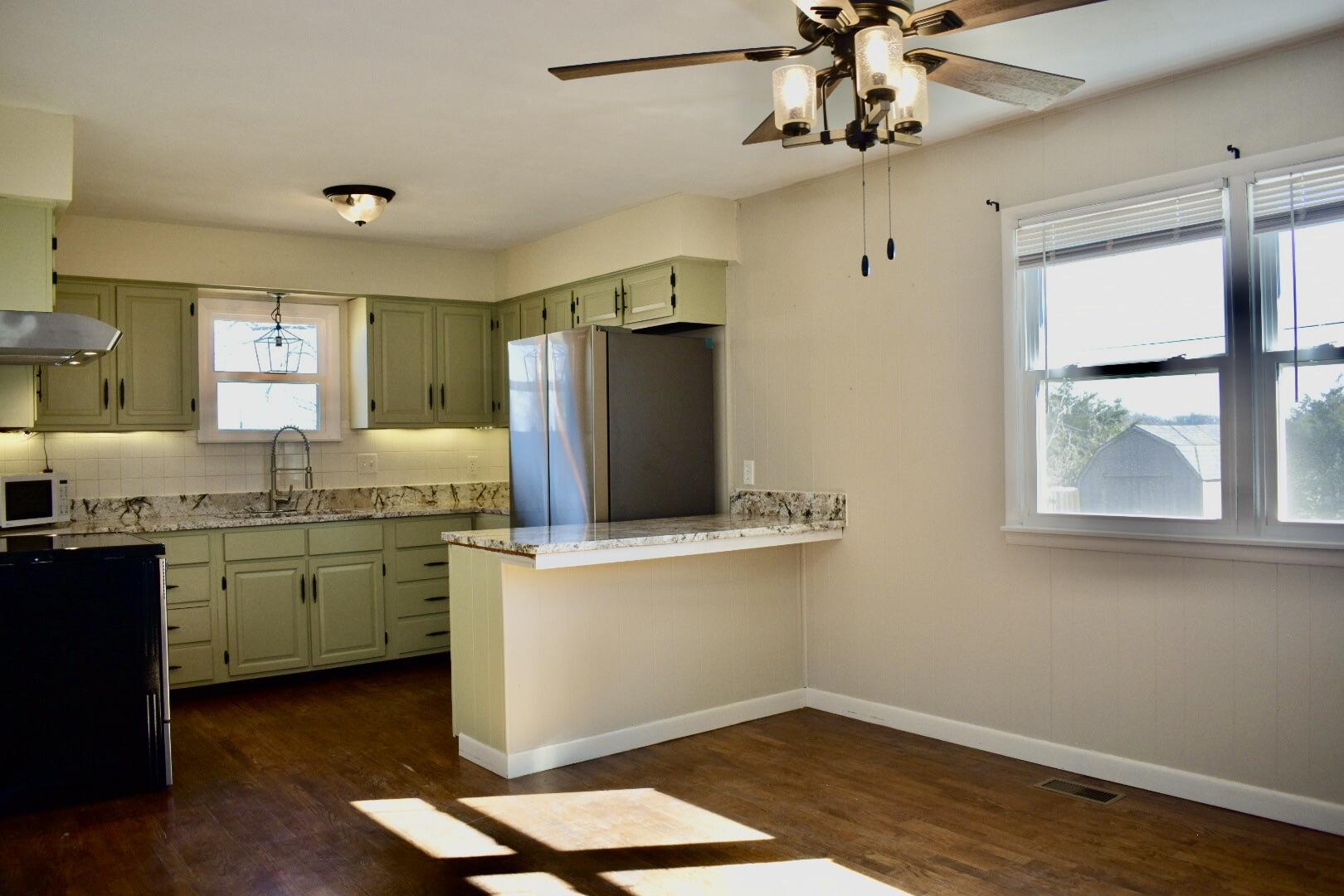 526 North Russell Avenue Property Photo 10