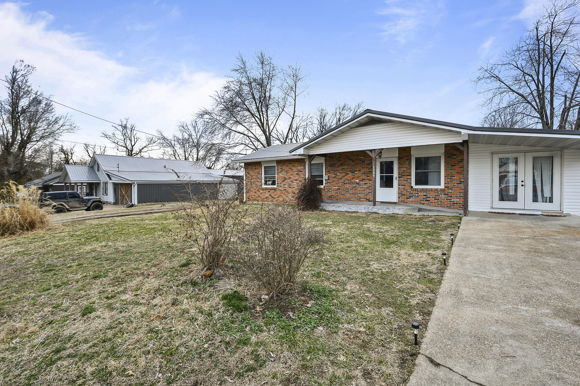 1209 North Darrell Street Property Photo 2