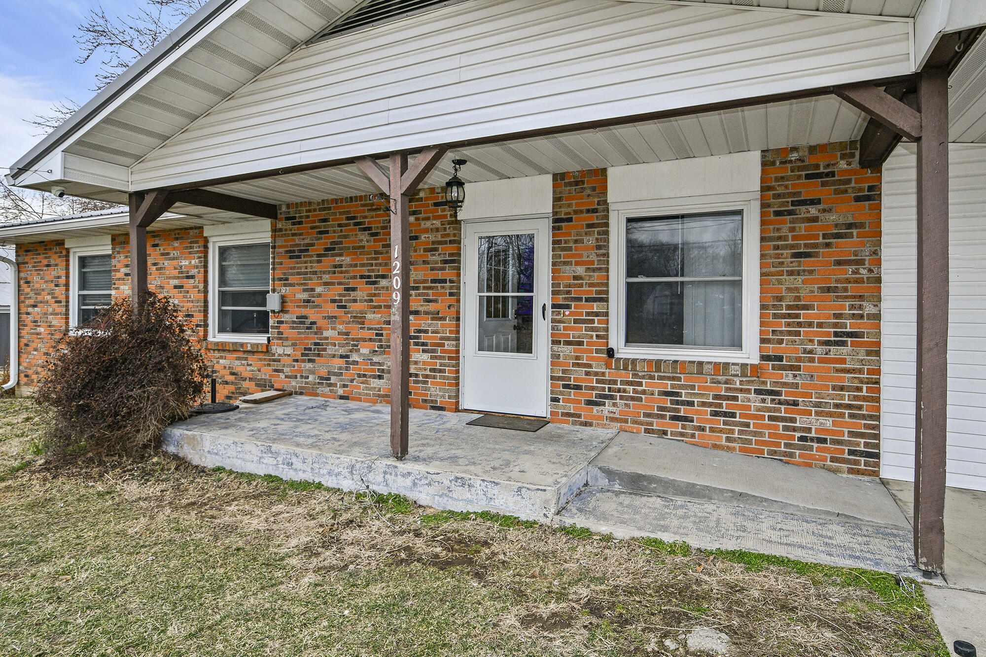 1209 North Darrell Street Property Photo 4