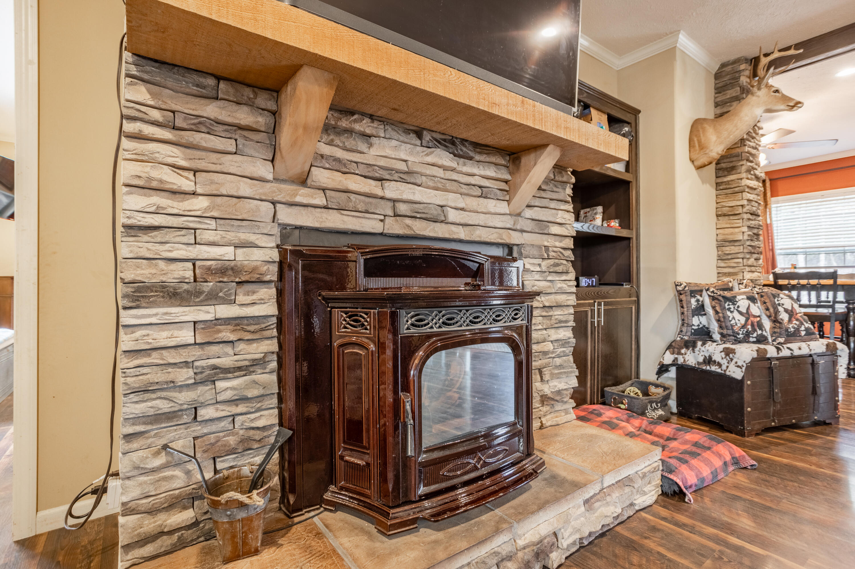 7098 North Farm Road 53 Property Photo 11
