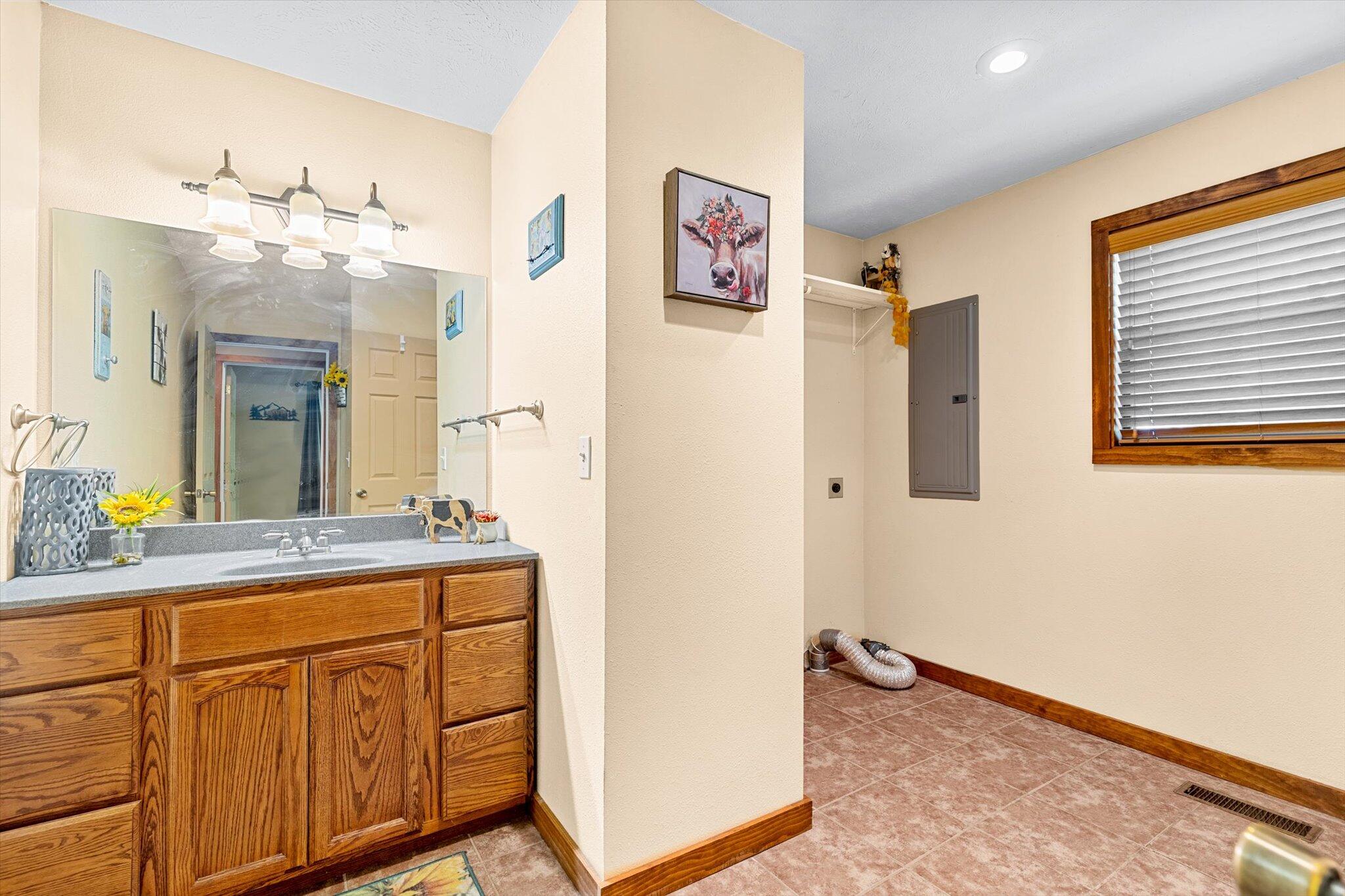 22762 Air Park Drive Property Photo 14