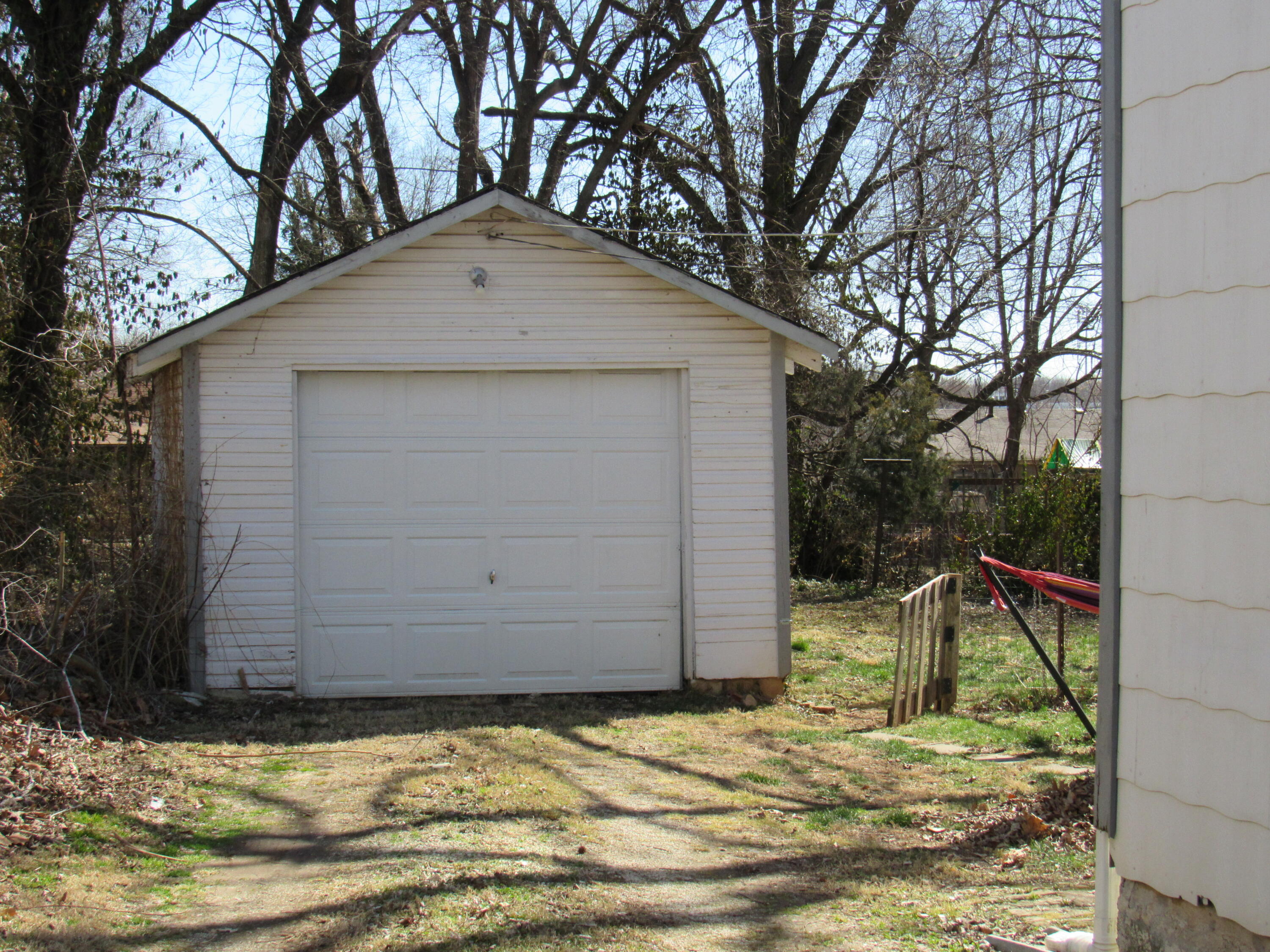 1226 South Ferguson Avenue Property Photo 8