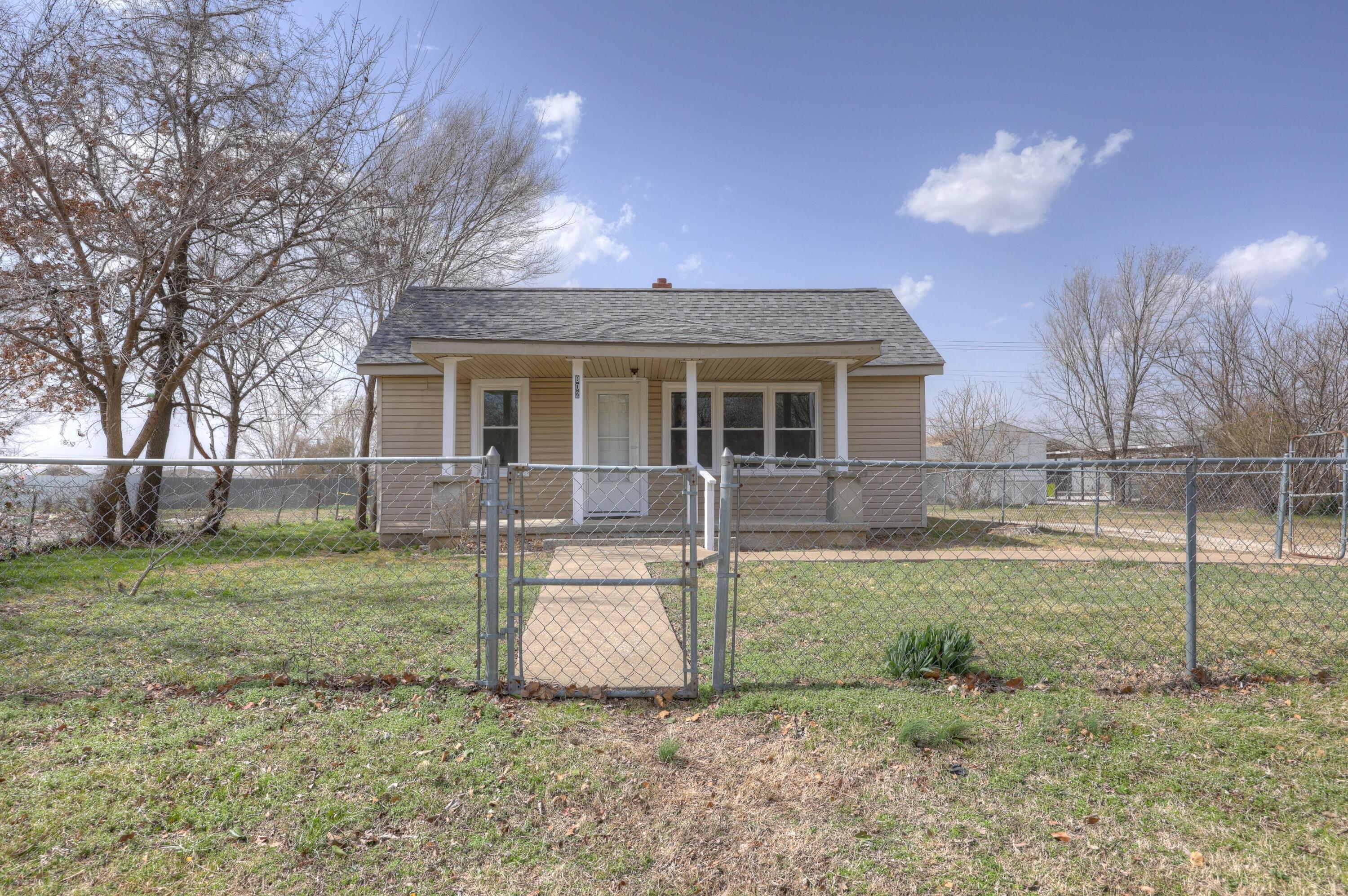 802 Jefferson Avenue Property Photo