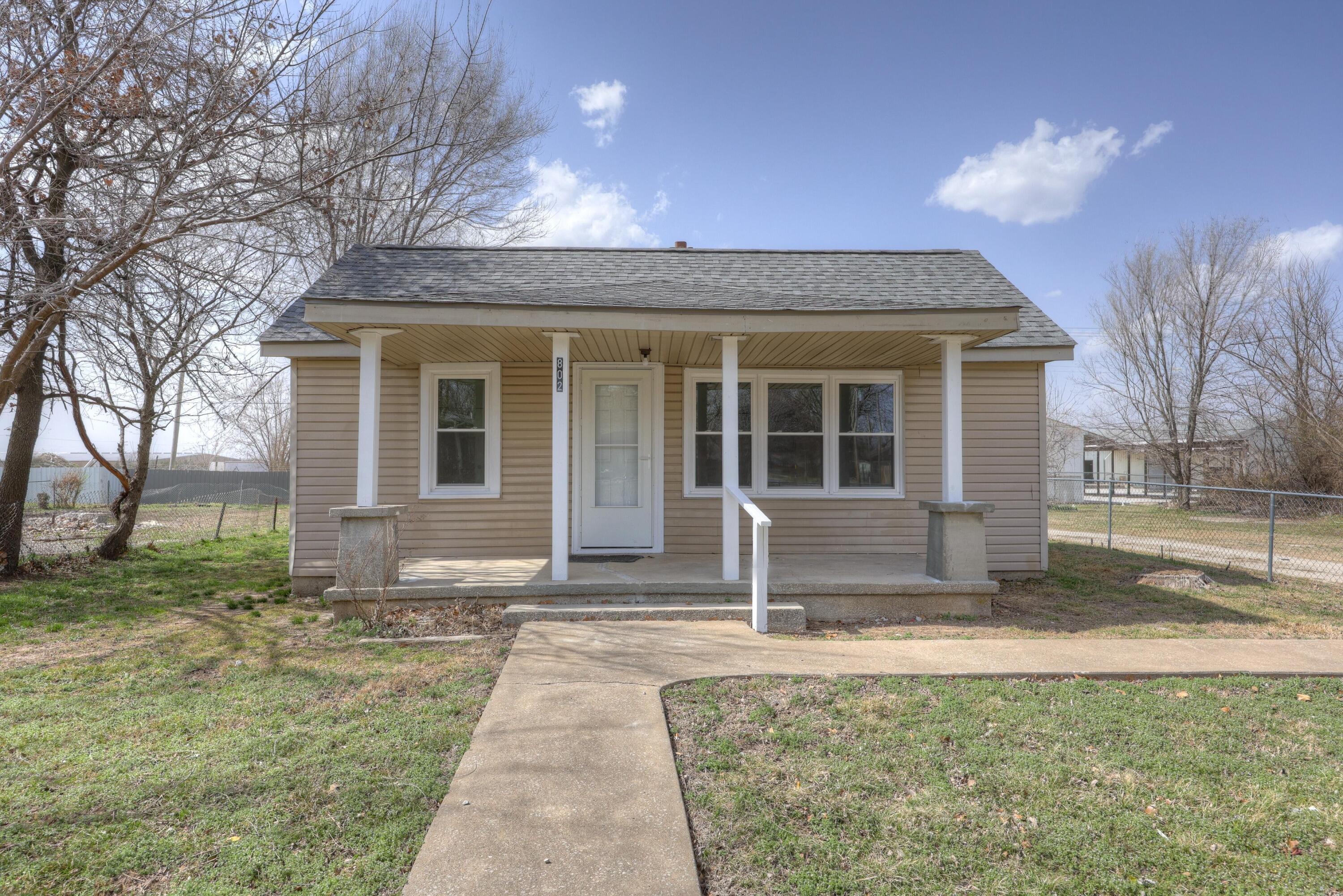 802 Jefferson Avenue Property Photo 2