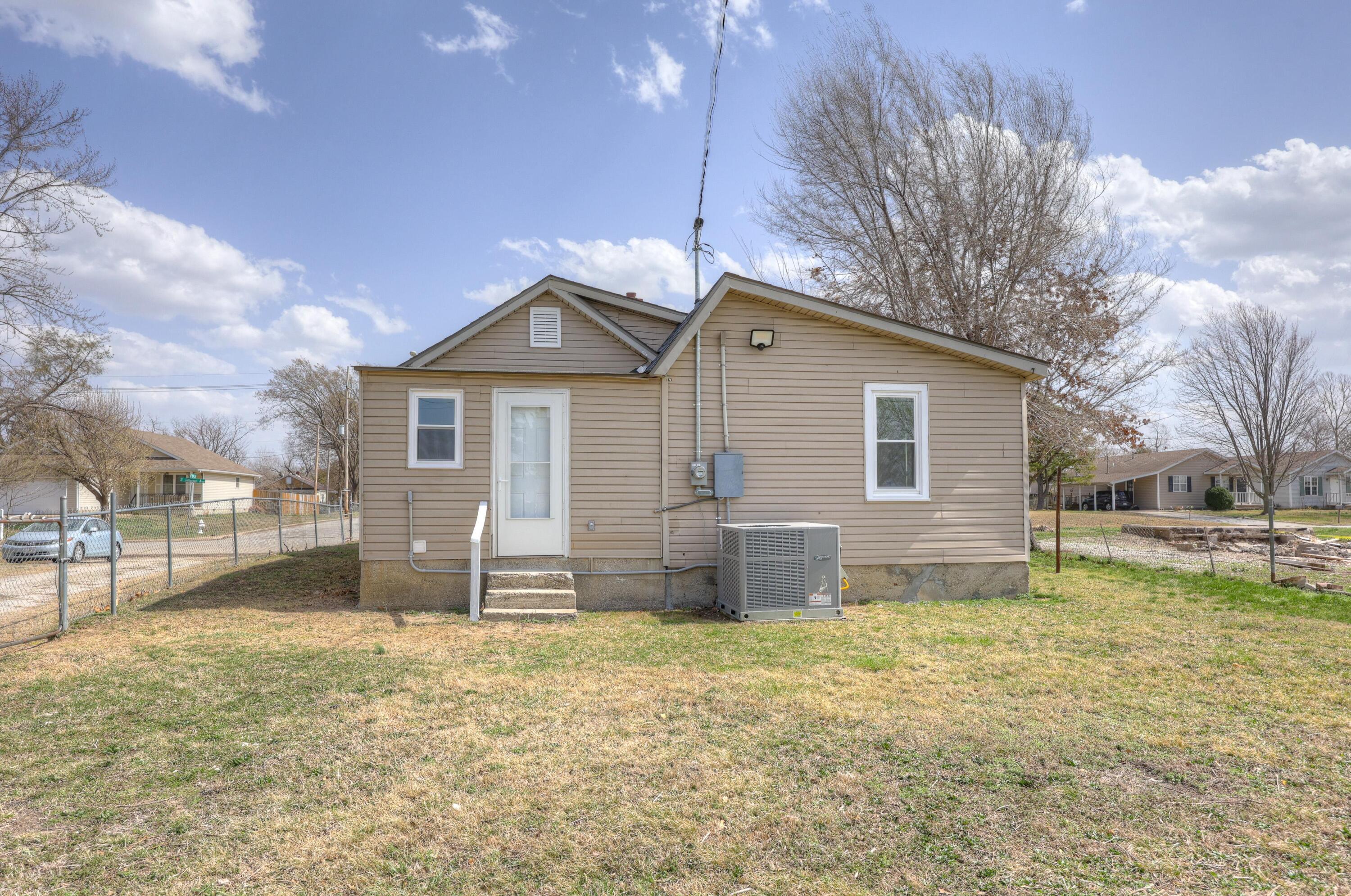 802 Jefferson Avenue Property Photo 3