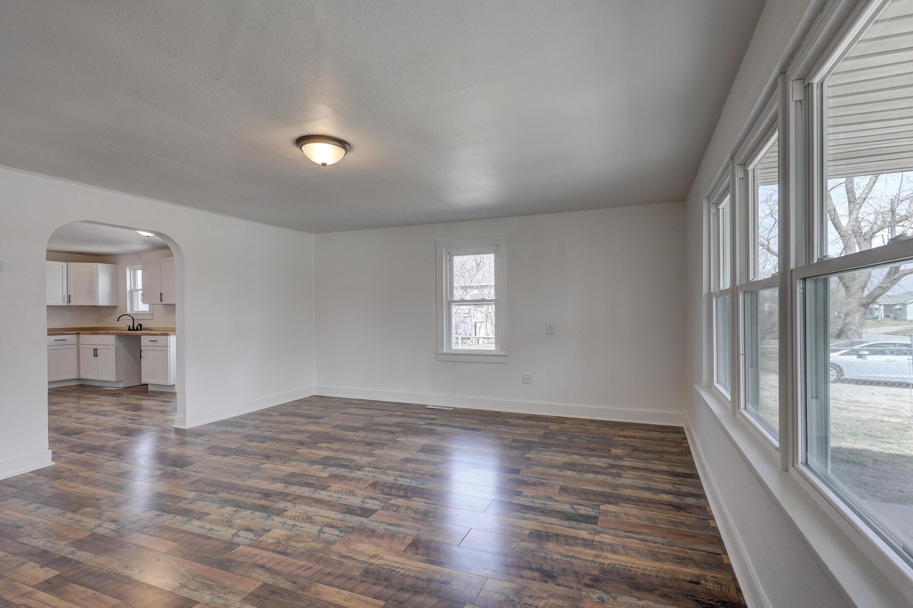 802 Jefferson Avenue Property Photo 4