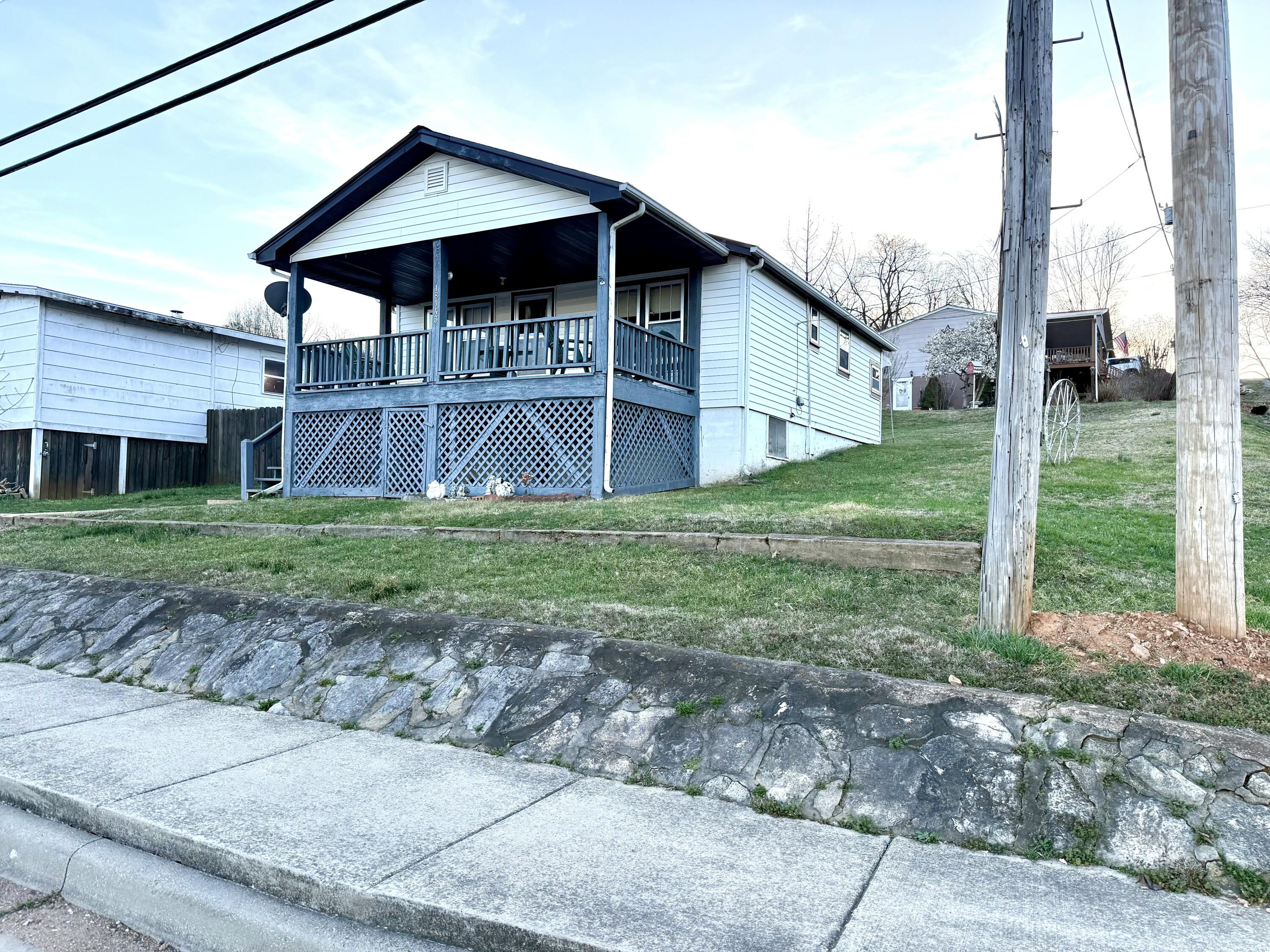 18143 Second Street Property Photo