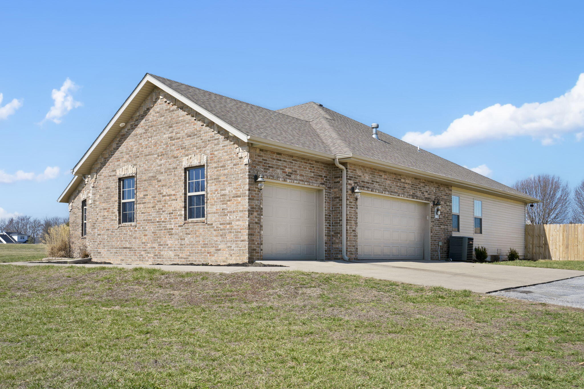 209 Autumn Maple Property Photo 4