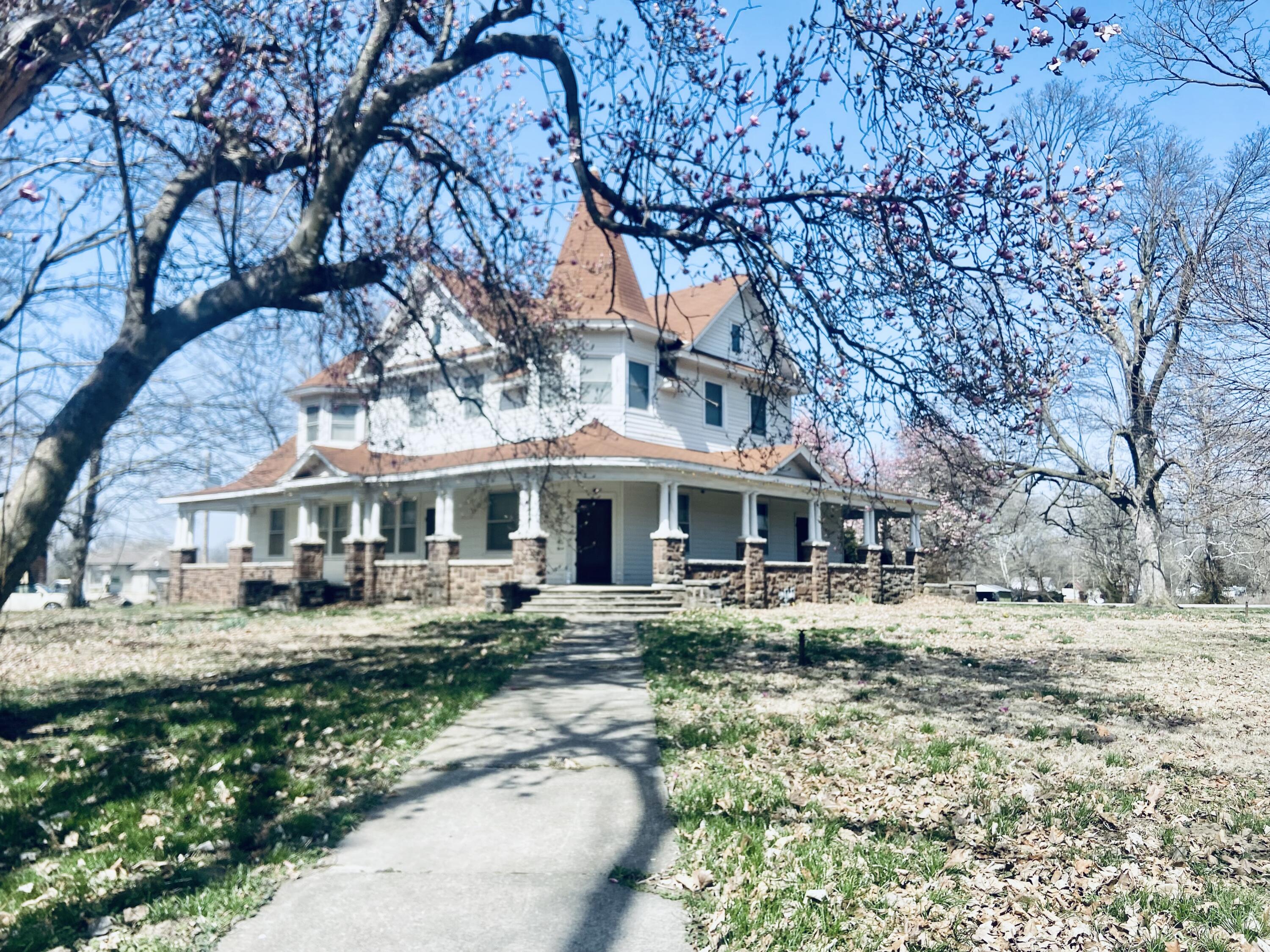 Golden City Real Estate Listings Main Image