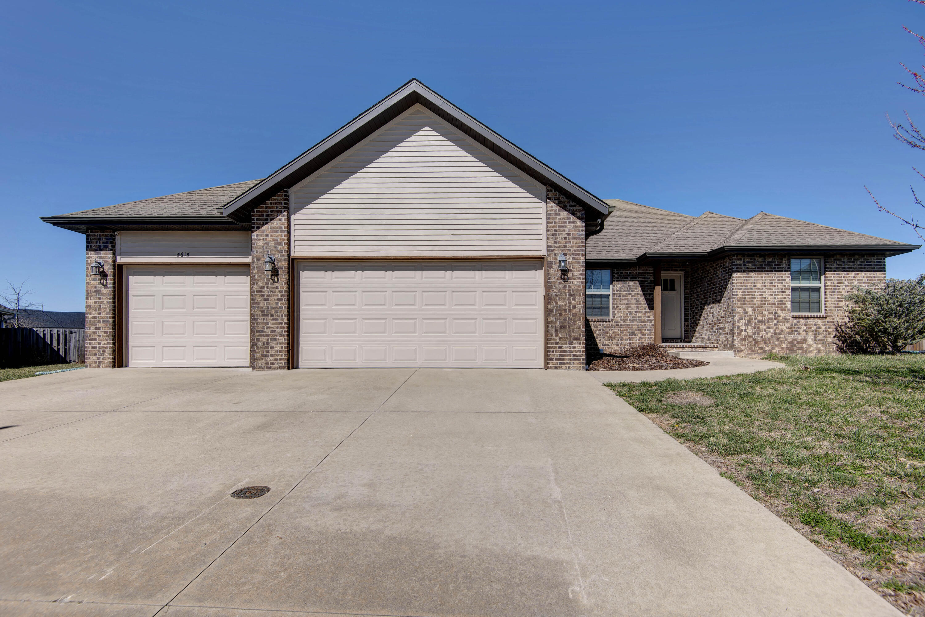 5615 East Gatehouse Drive Property Photo 1